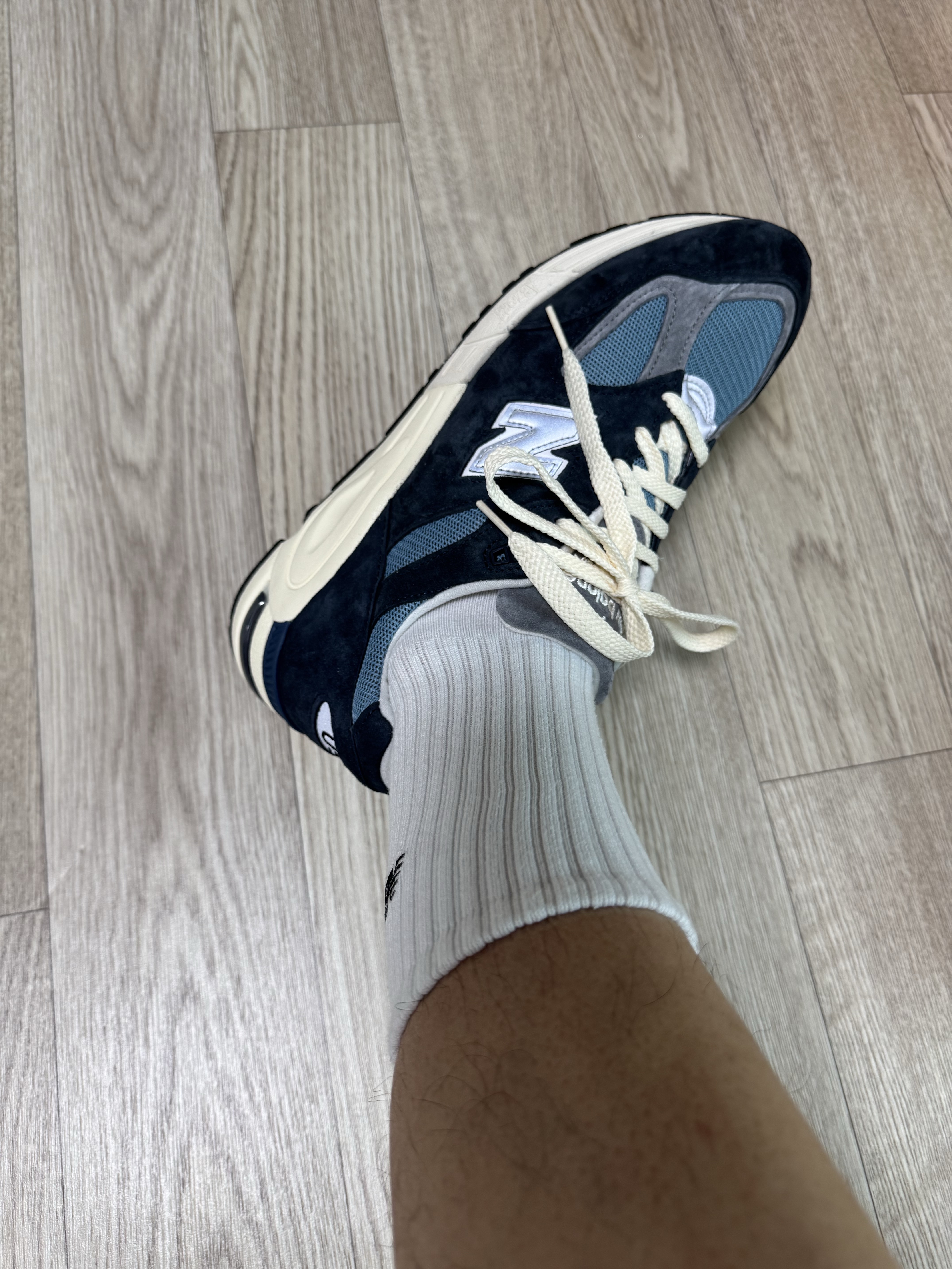 New Balance 990v2 Made in USA Navy Castlerock 착용 스타일