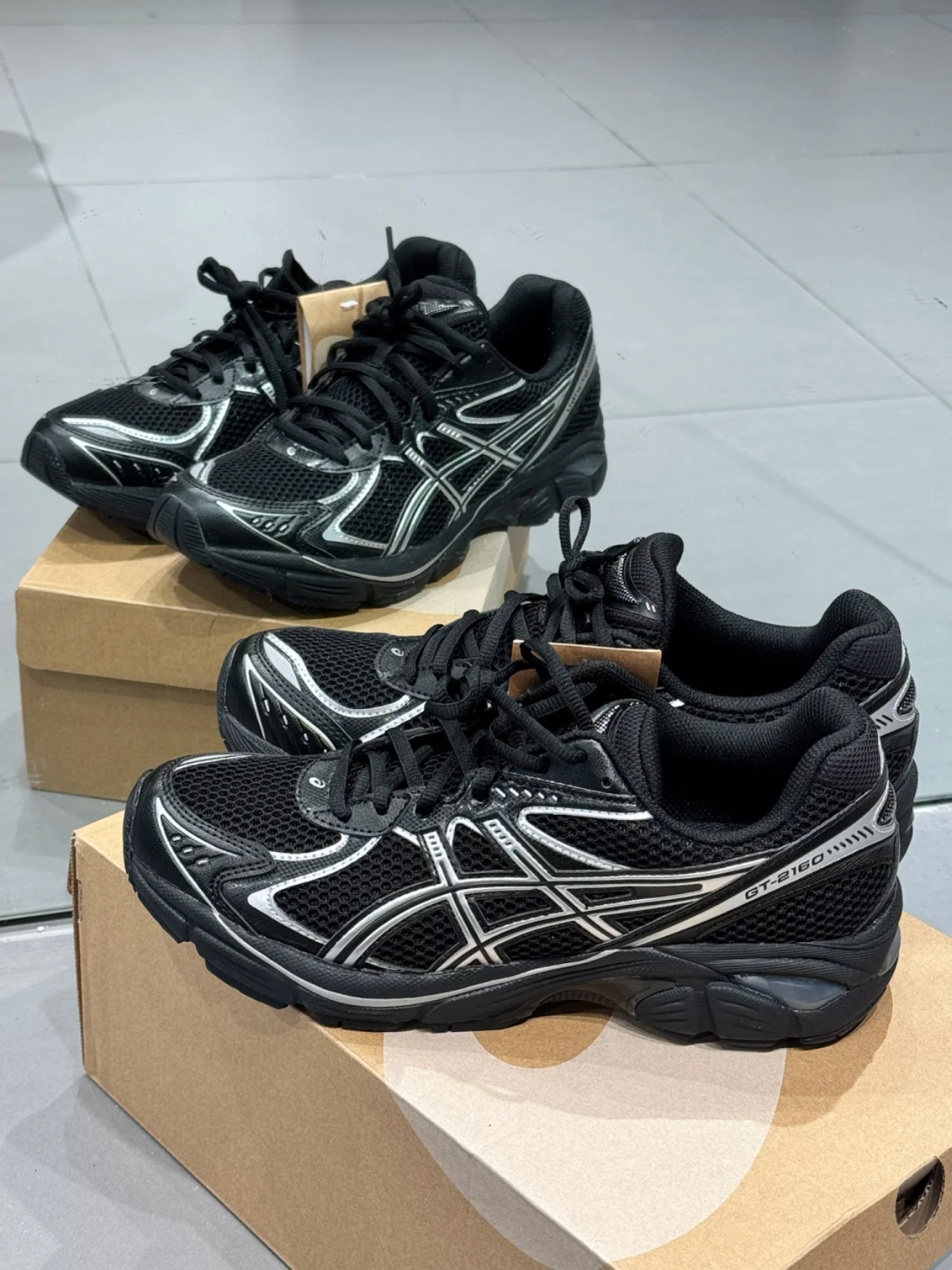 Asics GT-2160 Black Pure Silver 착용 스타일
