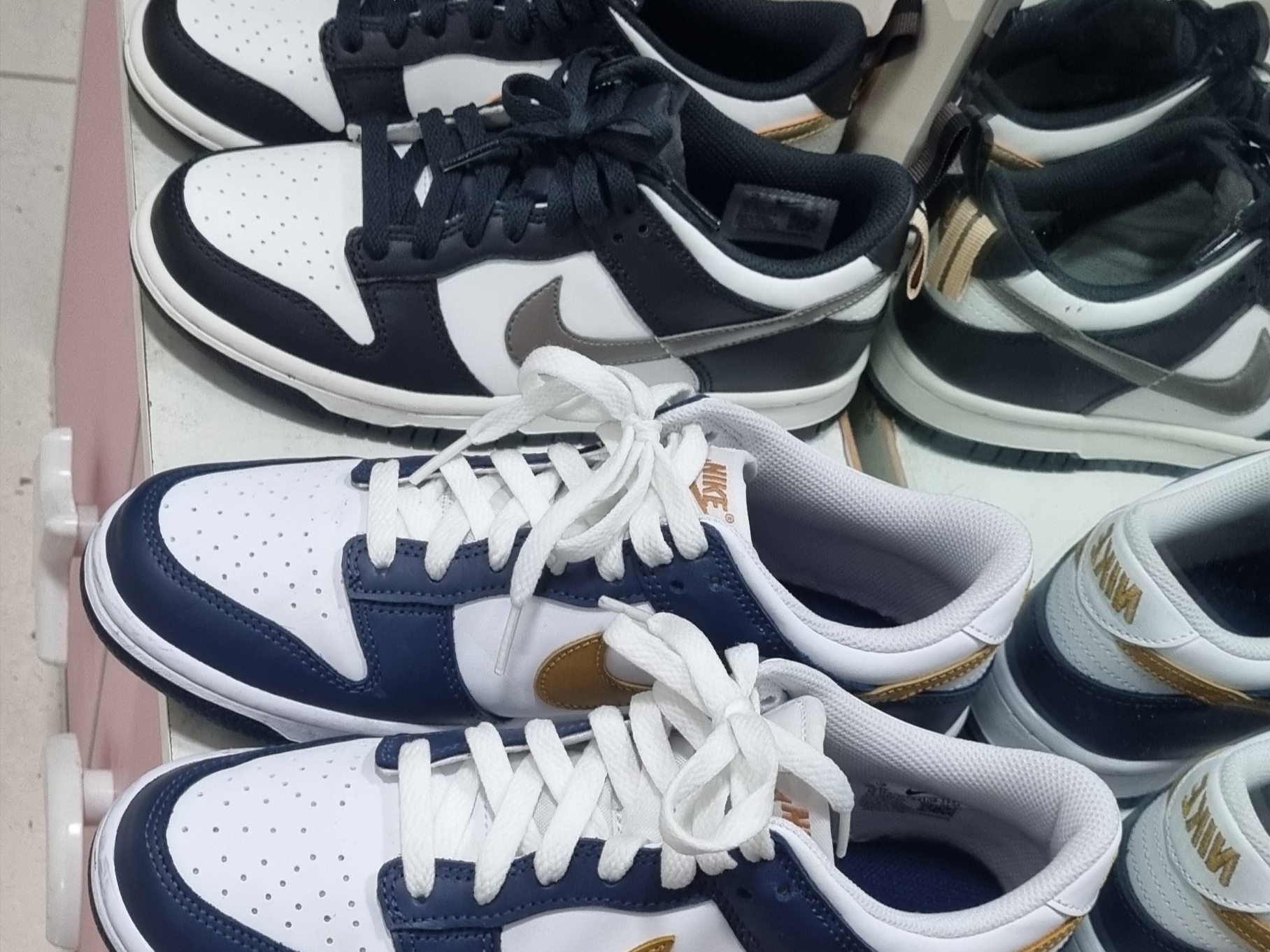 (GS) Nike Dunk Low SE Off Noir Summit White Metallic Pewter, (GS) Nike Dunk Low White Midnight Navy 착용 스타일 - 5