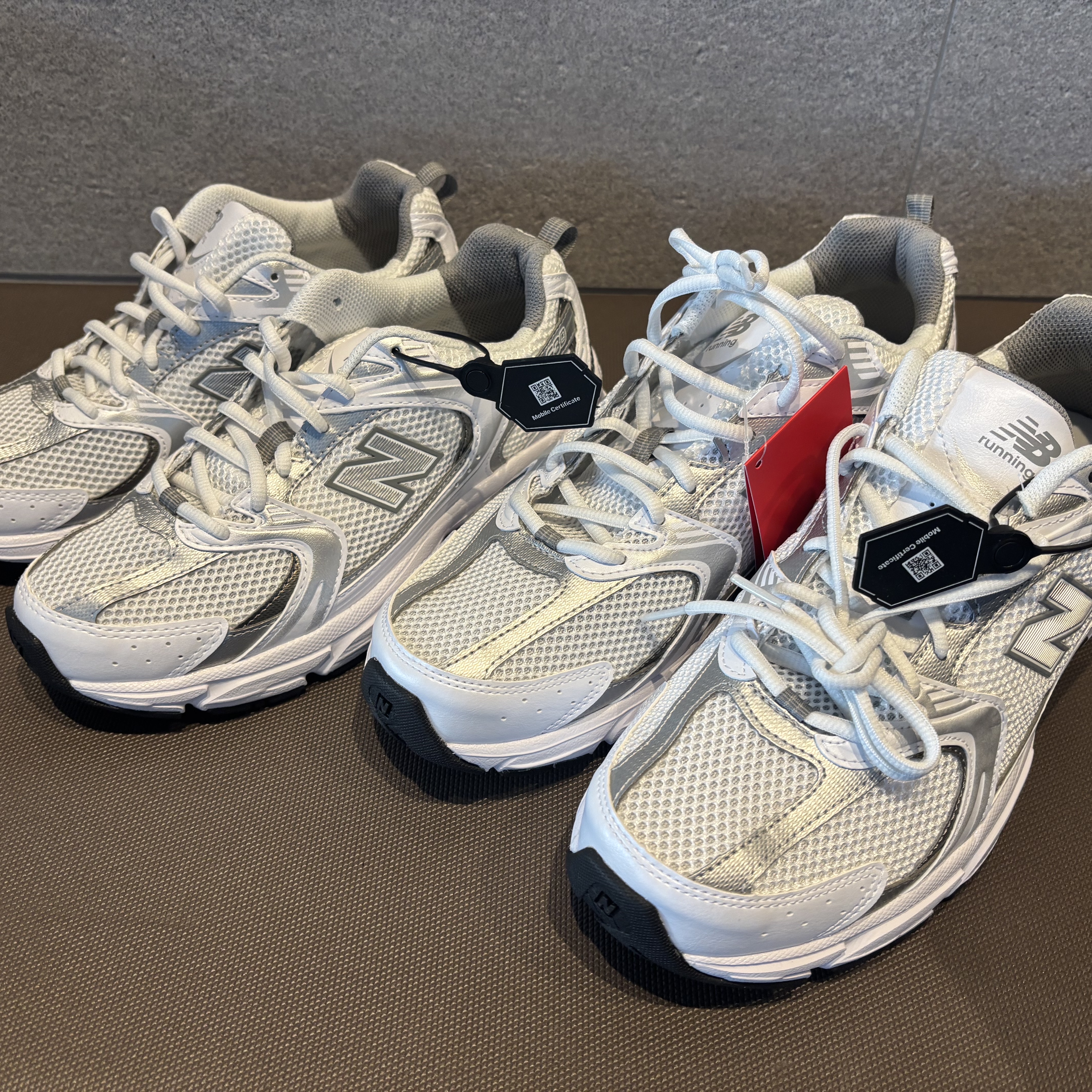 New Balance 530 White Silver 착용 스타일