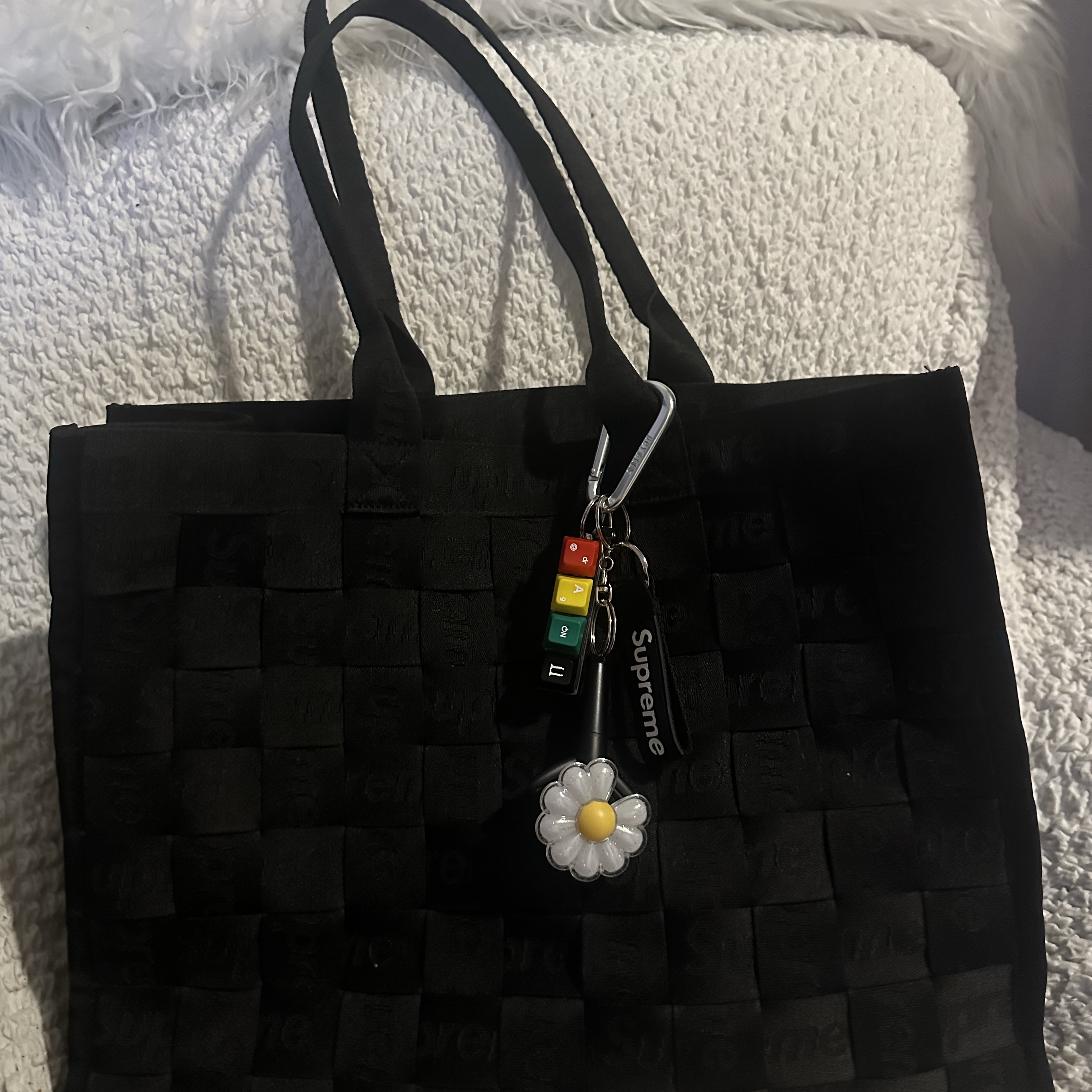 Supreme Woven Tote Black - 24SS, G-DRAGON Ubermensch Official Mini Light Keyring 착용 스타일
