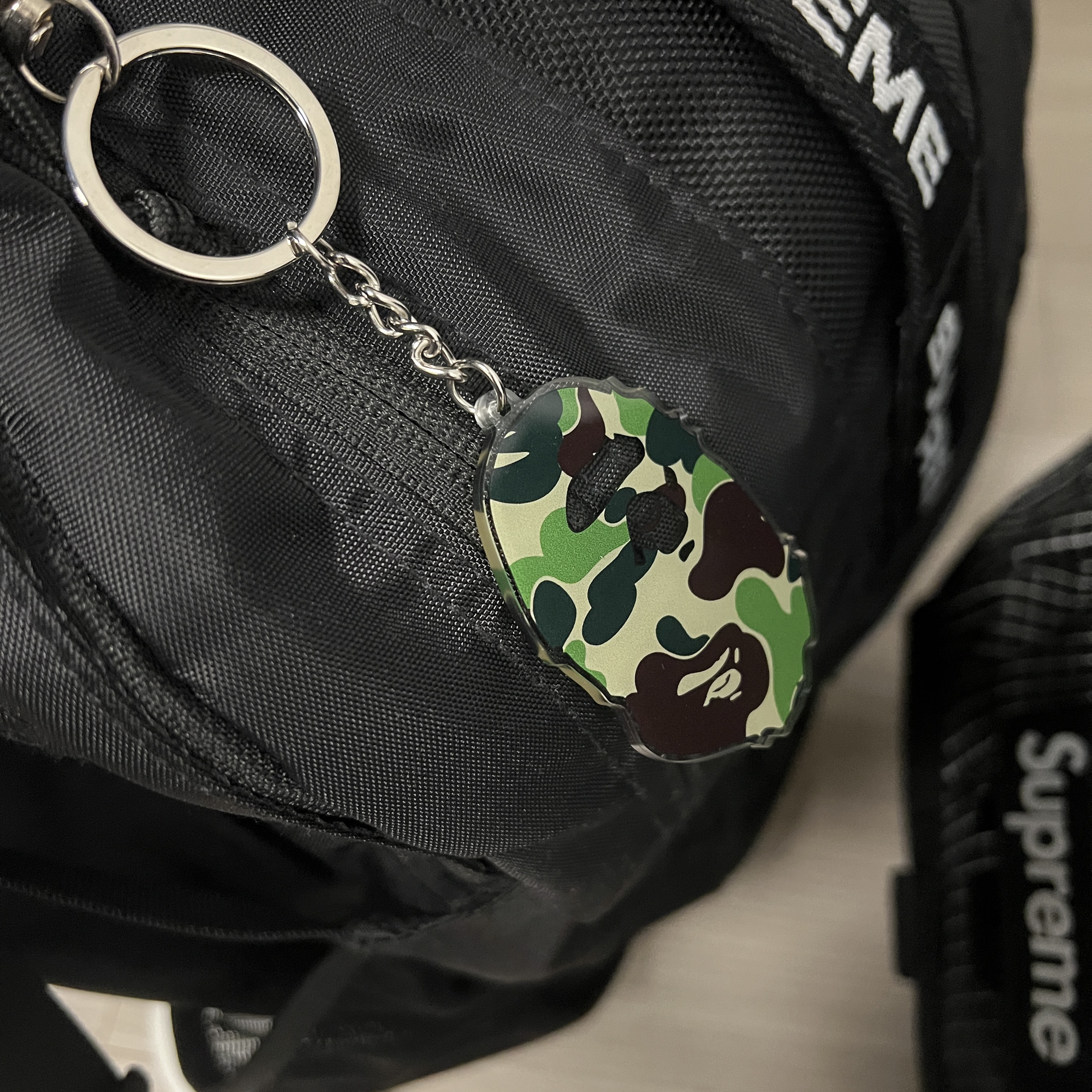 BAPE ABC Camo Ape Head Acrylic Keychain Green 착용 스타일