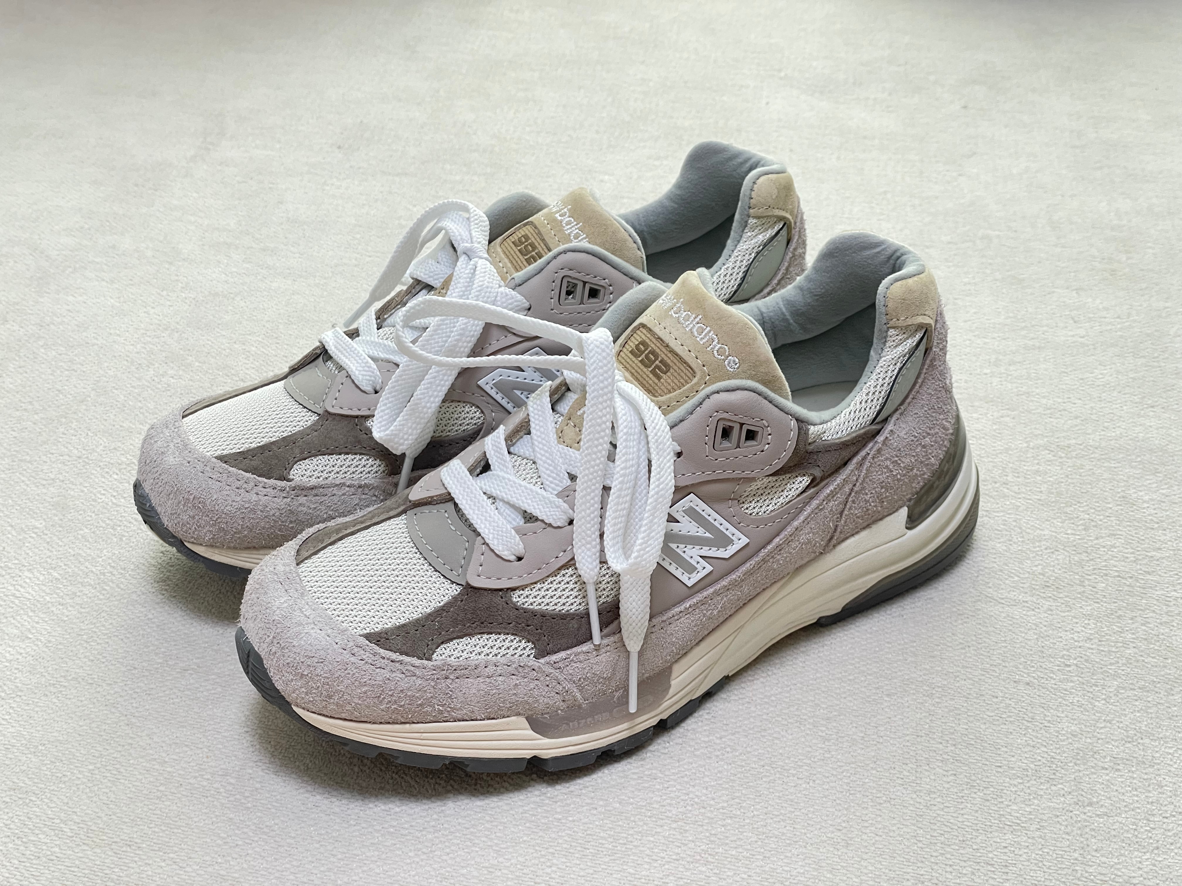 New Balance 992 Made in USA Moonrock Mushroom 착용 스타일