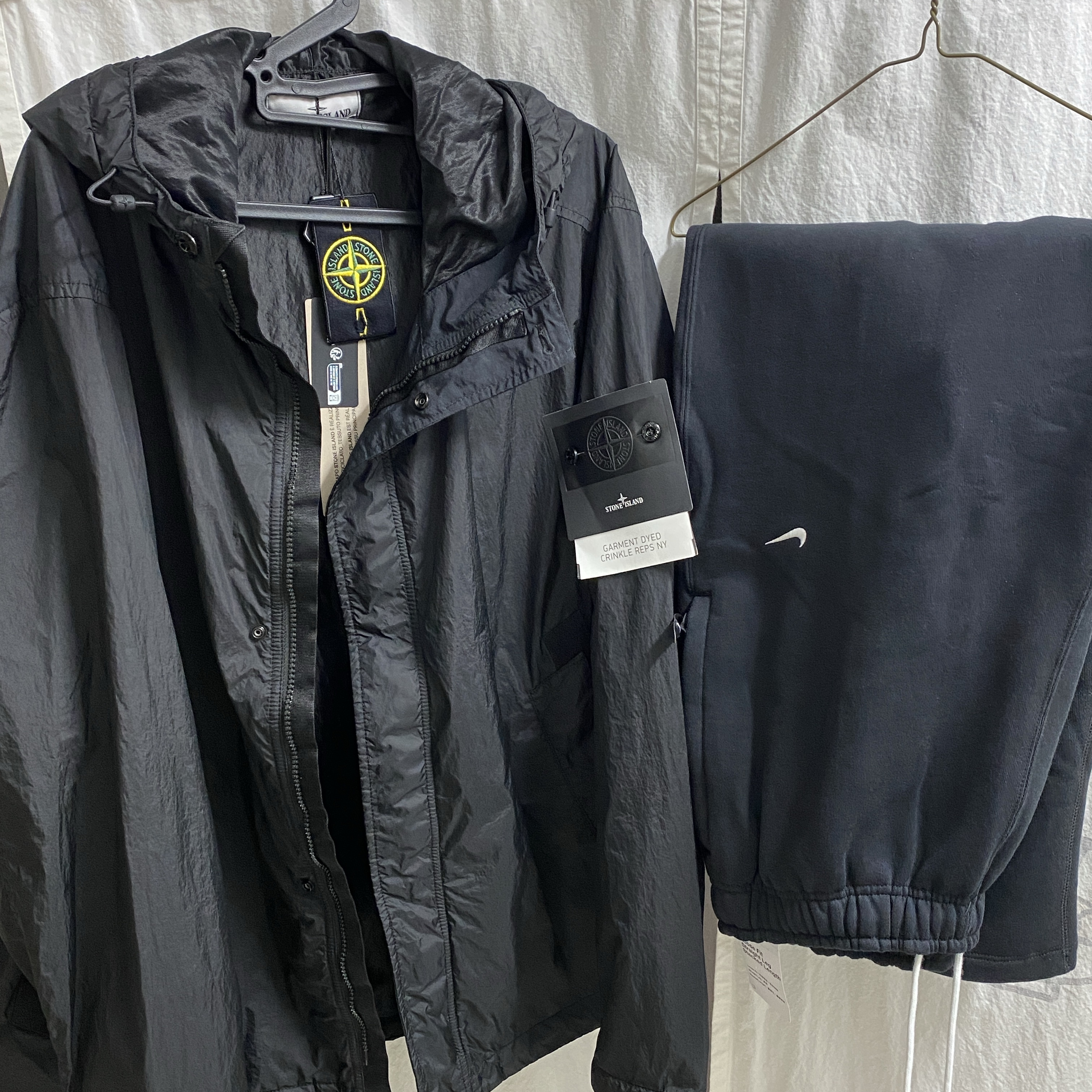 Nike NSW Swoosh Open Hem Fleece Pants Black - Asia, Stone Island 4100037 Crinkle Reps R-NY Wind Resistant Jacket Black - 25SS 착용 스타일