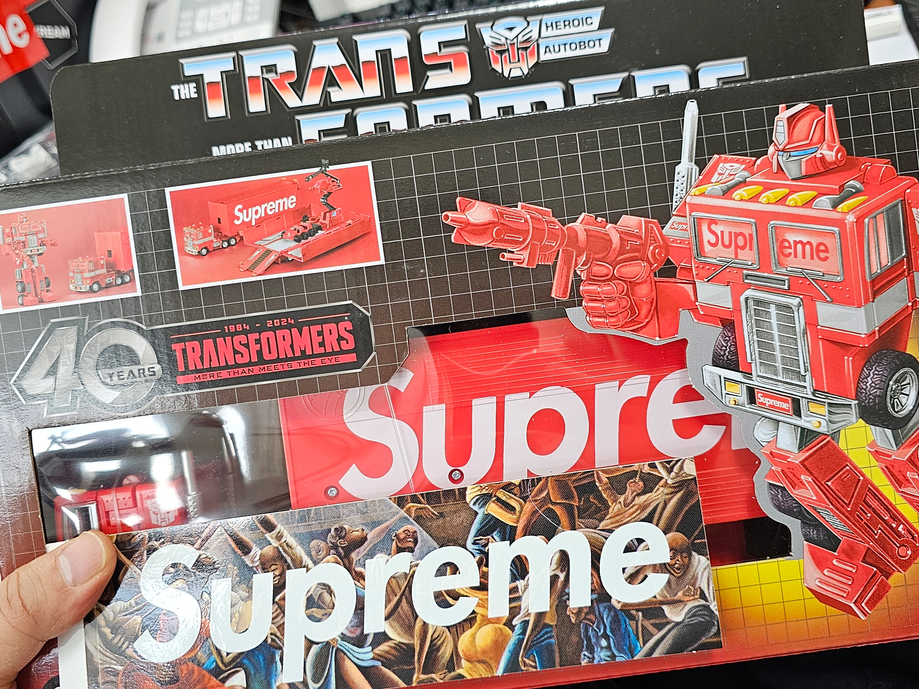 Supreme x Transformers G1 Optimus Prime Figure Red - 25SS 착용 스타일 - 4
