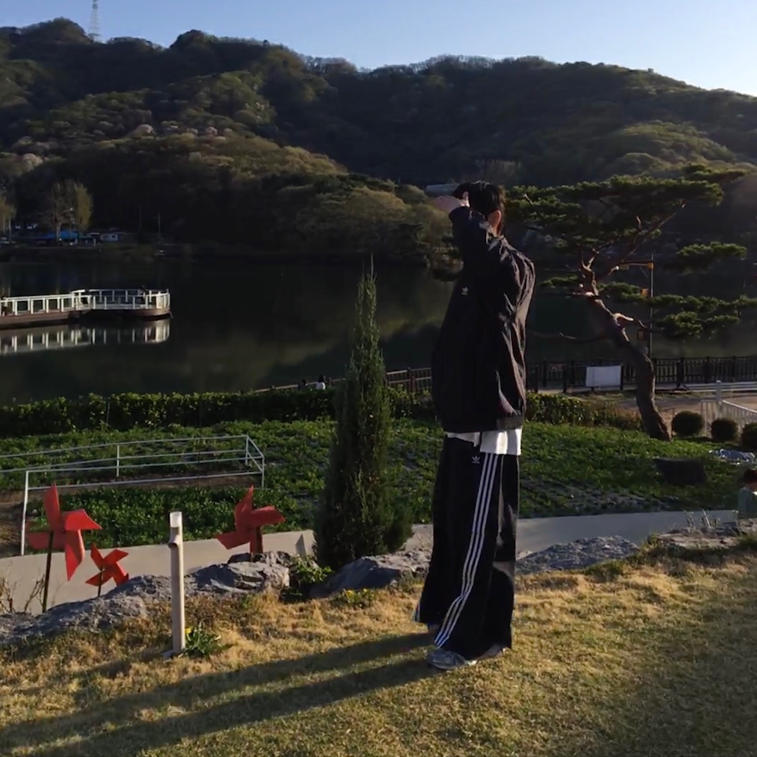 (W) Adidas Adilenium Season 2 Oversized Zip Off Track Pants Gender Neutral Black - KR Sizing, (W) Adidas Adilenium Season 2 Oversized Zip Track Top Gender Neutral Black - KR Sizing 착용 스타일
