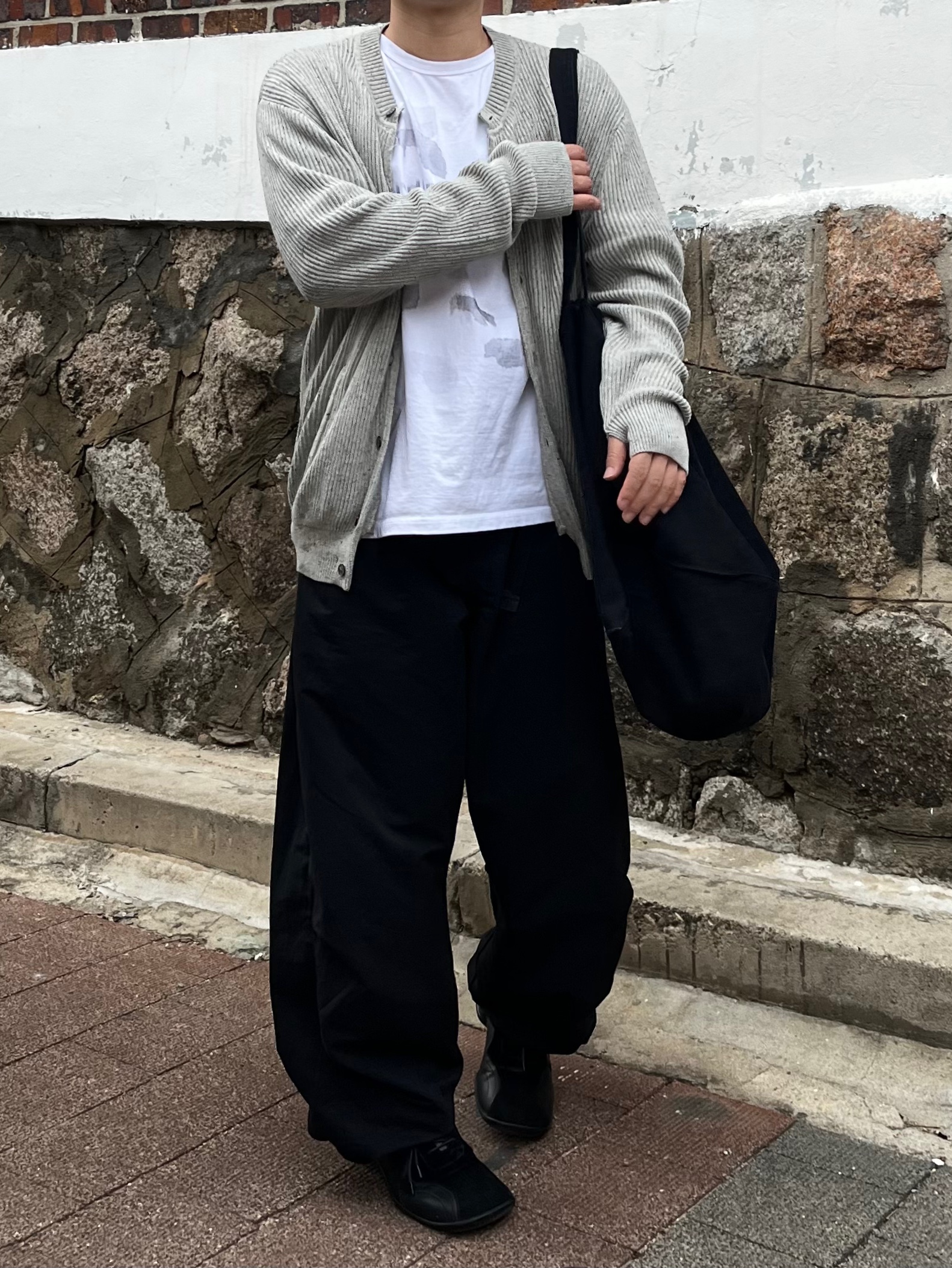 noun Ordinary Eyes T-shirts White, Nike x Jacquemus J Force 1 Low LX SP Black 착용 스타일 - 2