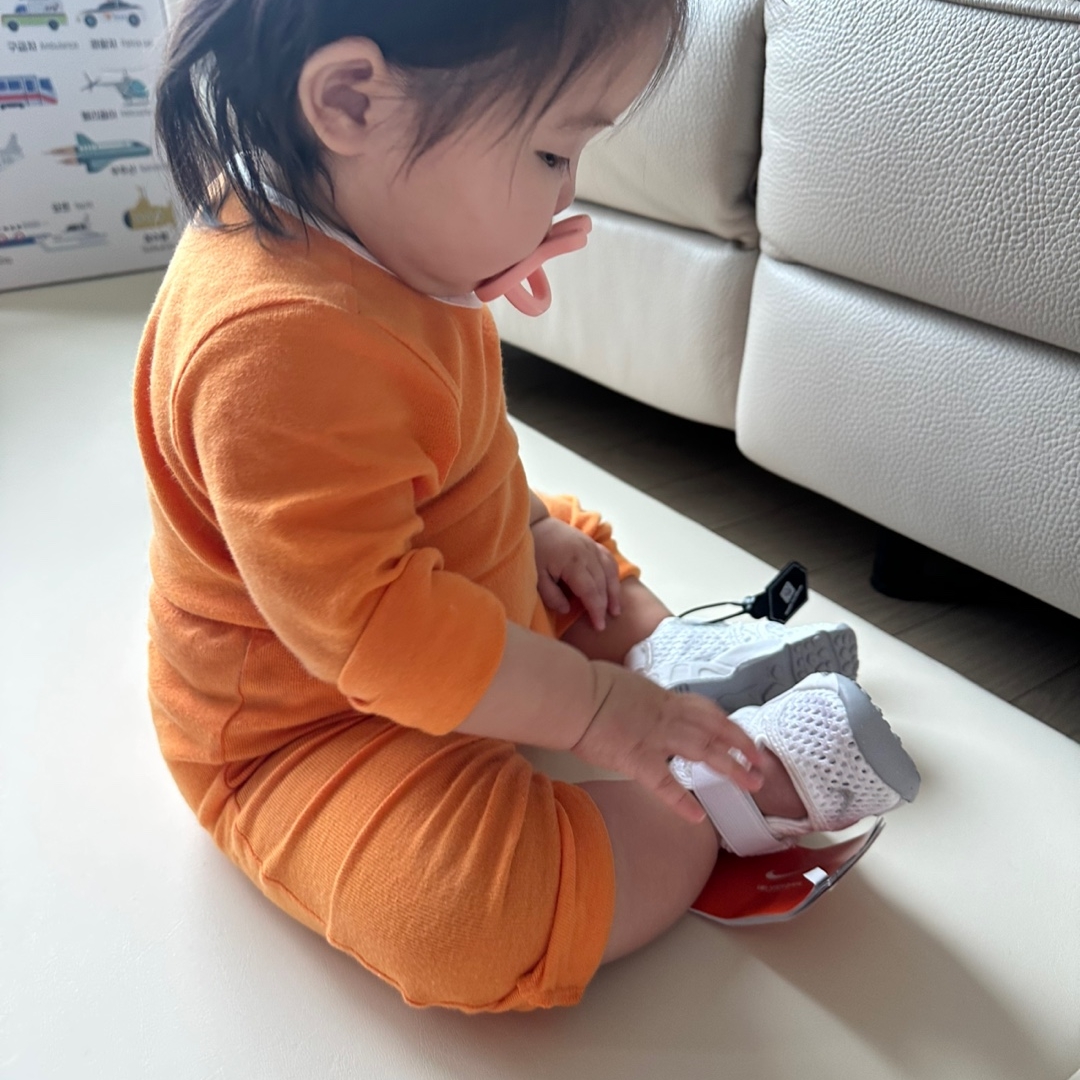 (TD) Nike Air Rift White Wolf Grey 착용 스타일