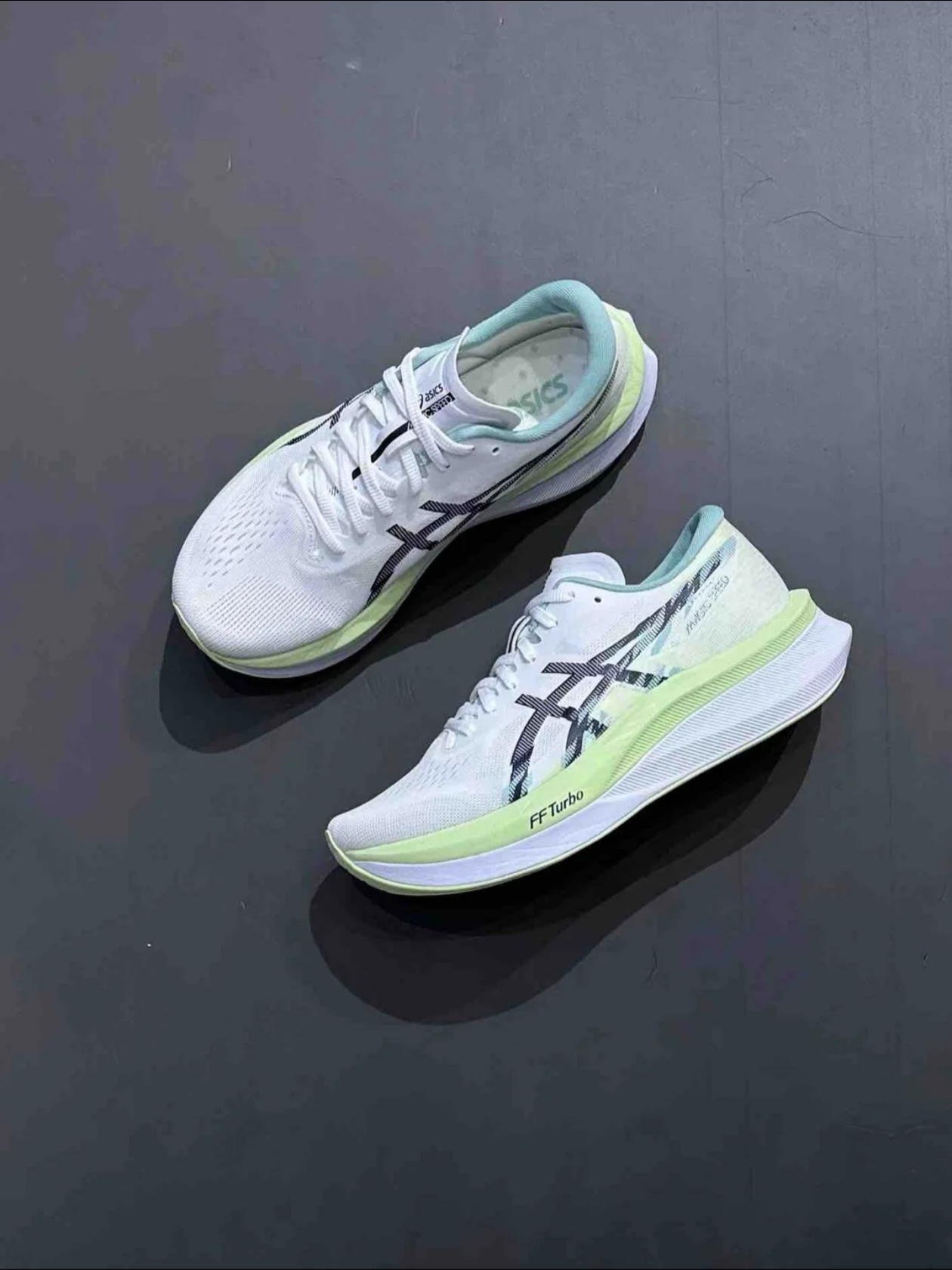 Asics Magic Speed 4 White Blue Expanse 착용 스타일