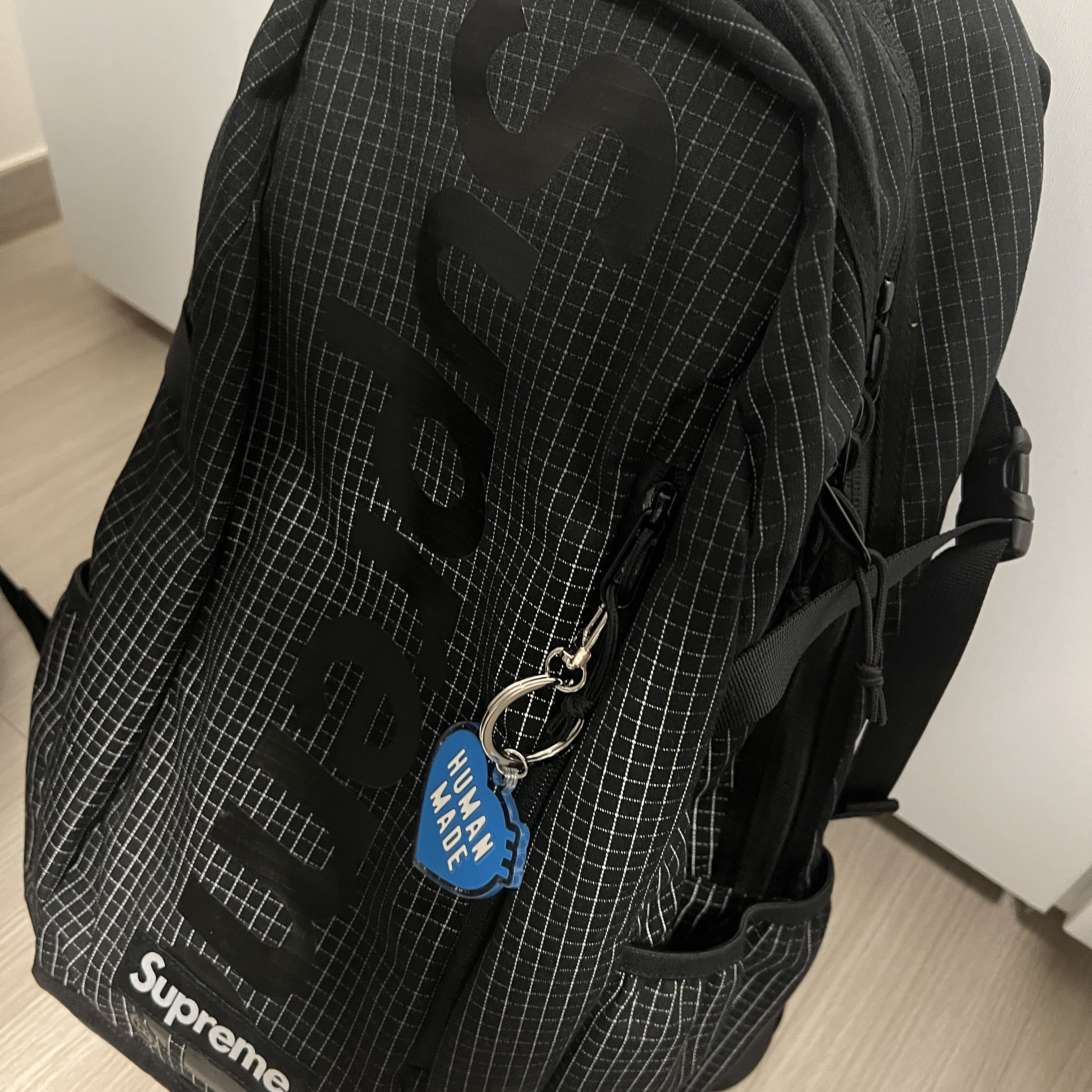 Supreme Backpack Black - 24SS 착용 스타일