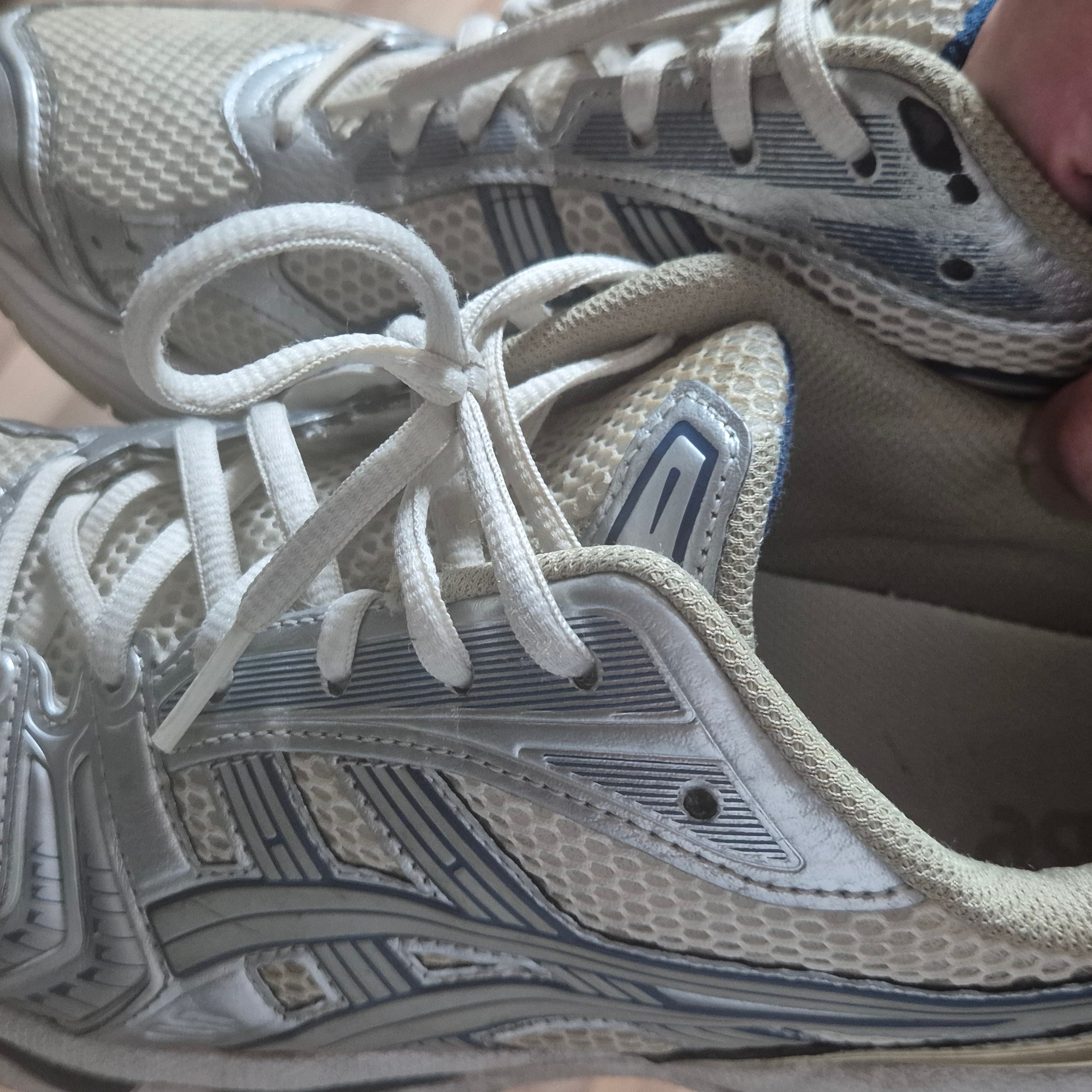 Asics Gel-Kayano 14 Cream Pure Silver 착용 스타일