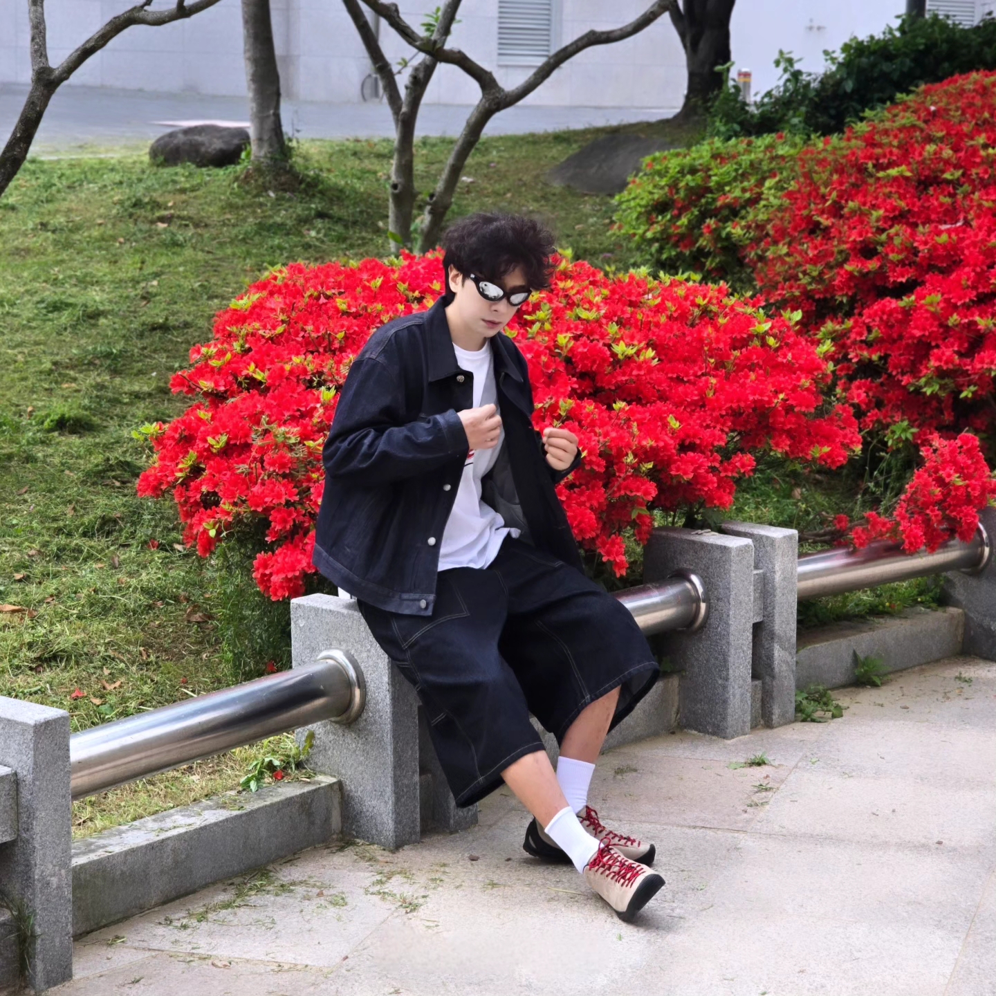 Keen Jasper Suede Sneakers Silver Mink 착용 스타일 - 1