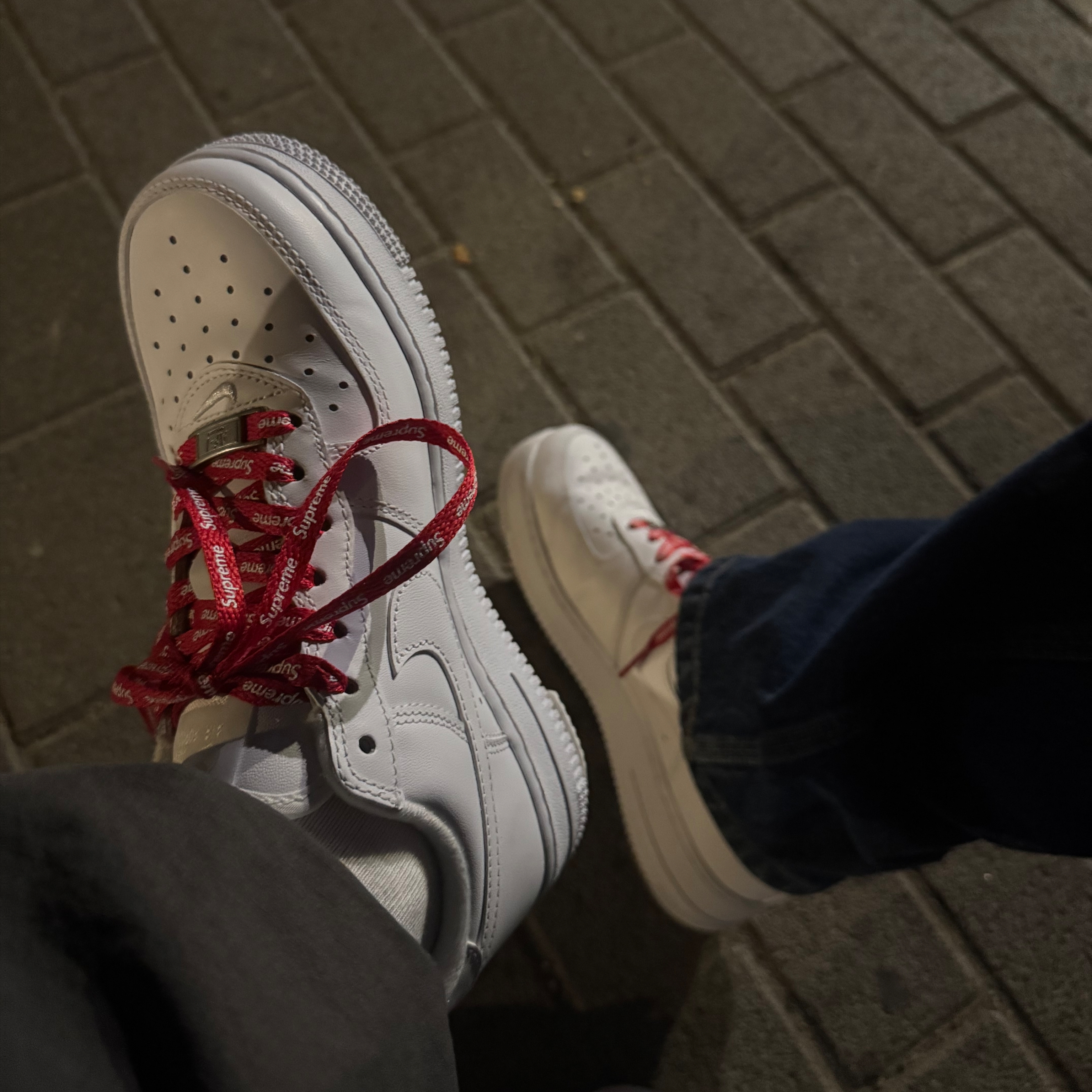 Nike x Supreme Air Force 1 Low White 착용 스타일