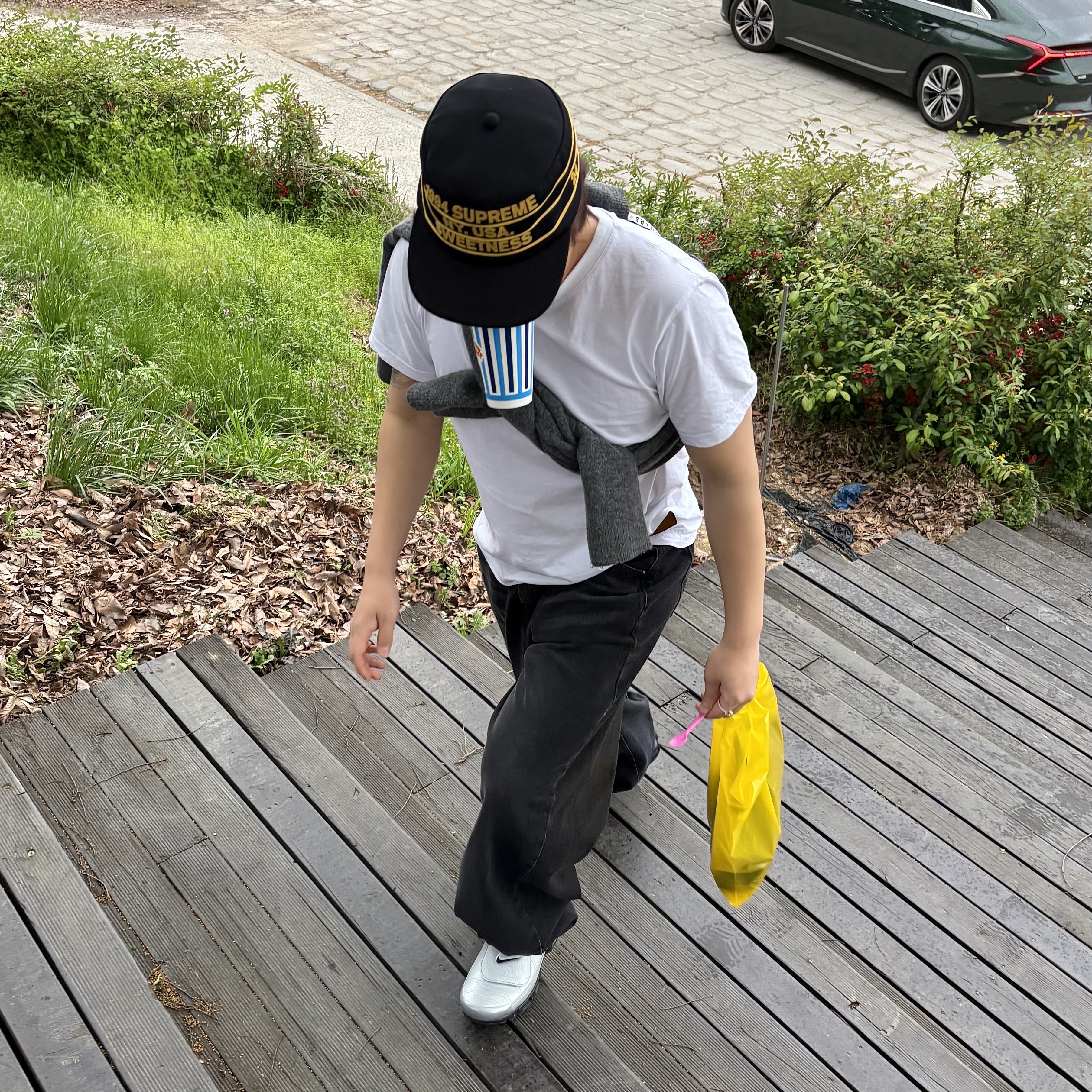 Supreme Pro Bowl Pillbox Hat Black - 24SS, Nike Air Max Plus TNPO Wolf Grey and Black 착용 스타일 - 4