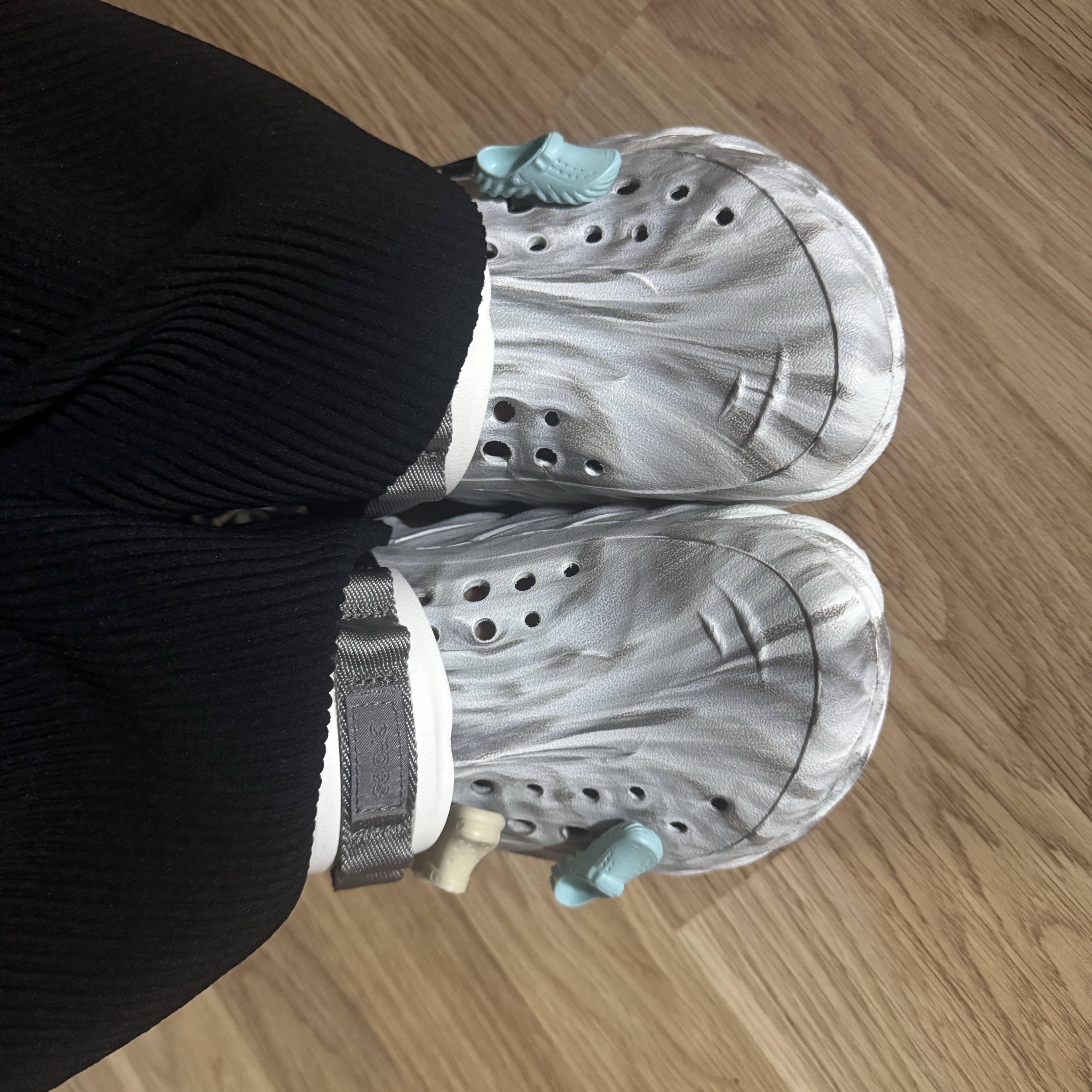 Crocs Echo Marbled Clog Moonlight Multi 착용 스타일