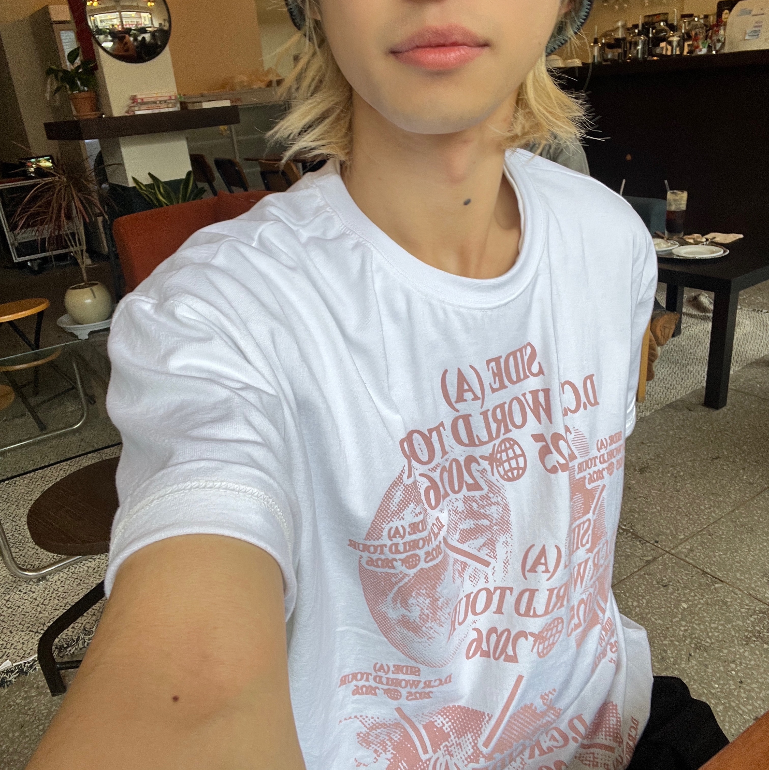 DEFYCLUBROBBERS World Tour T-shirt Indi Pink 착용 스타일 - 2