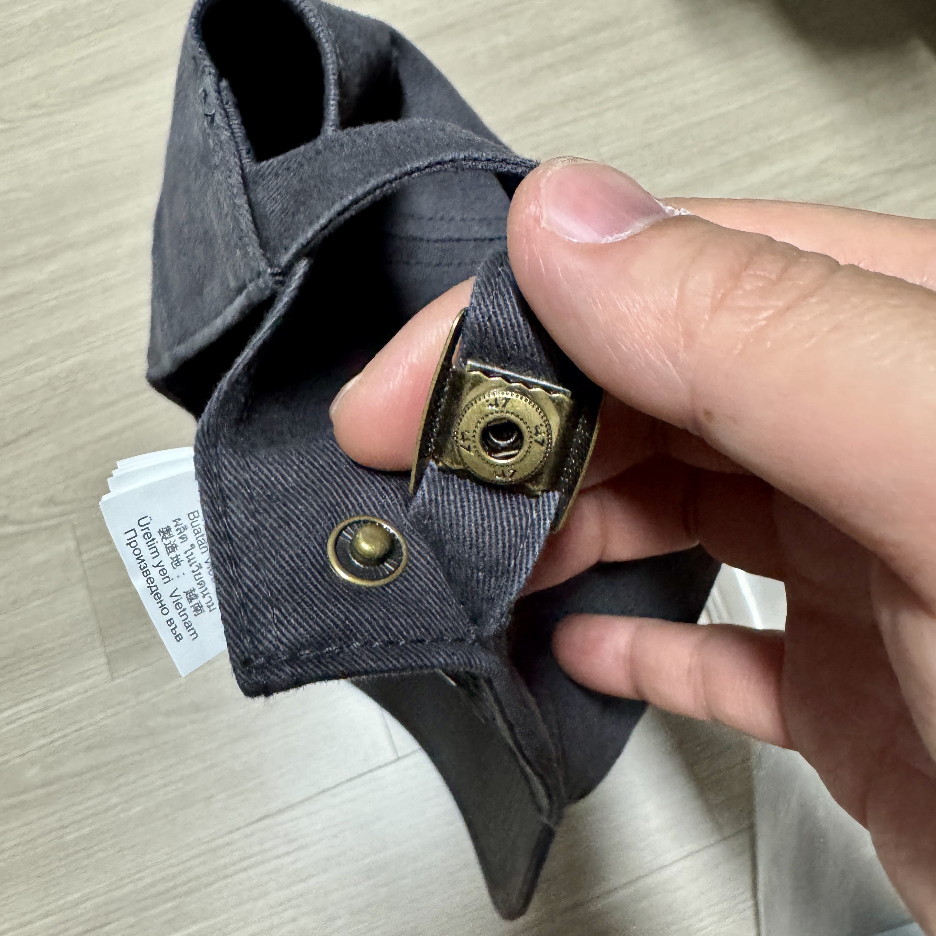 Oakley Remix Dad Hat Blackout 착용 스타일 - 3
