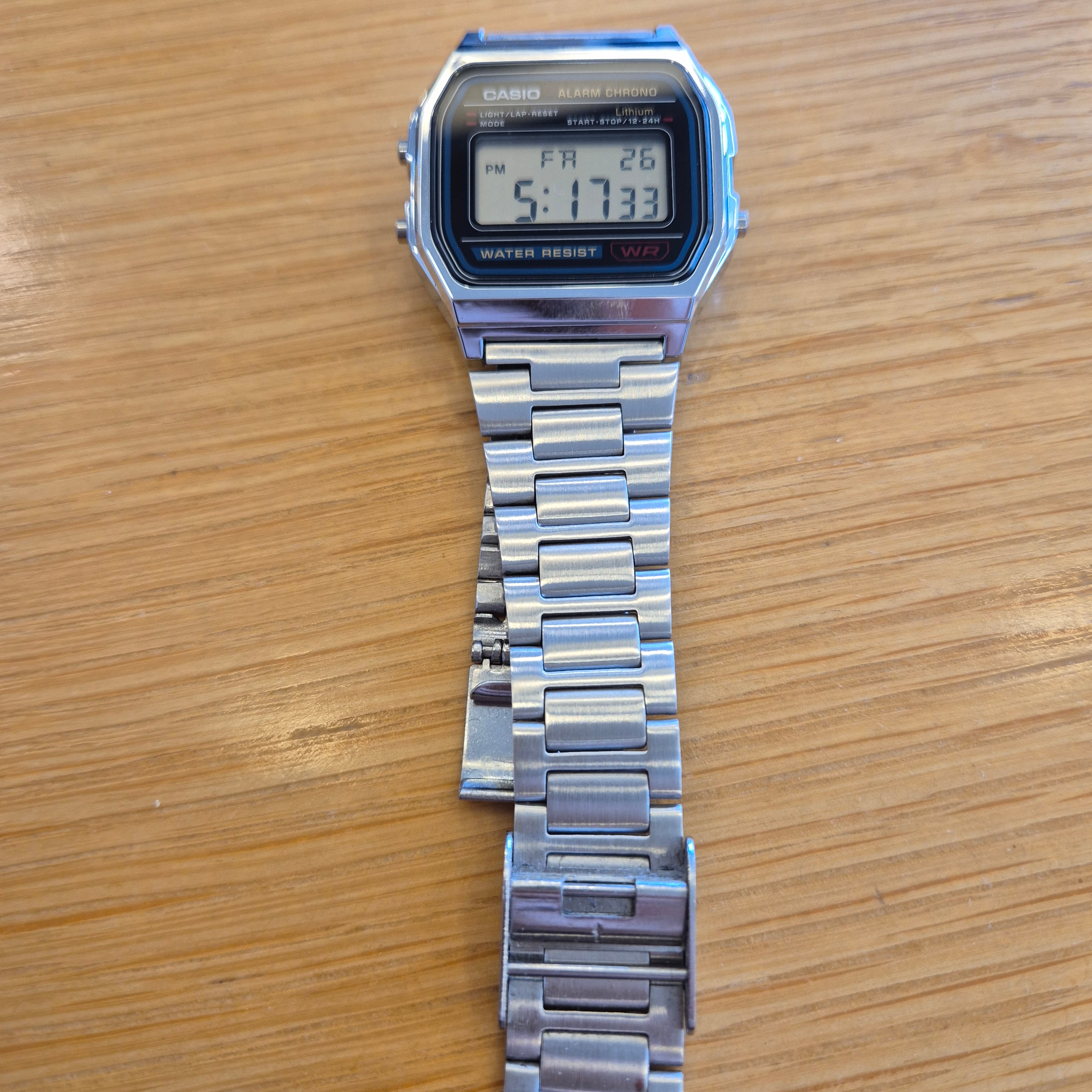 Casio A-158WA-1 착용 스타일