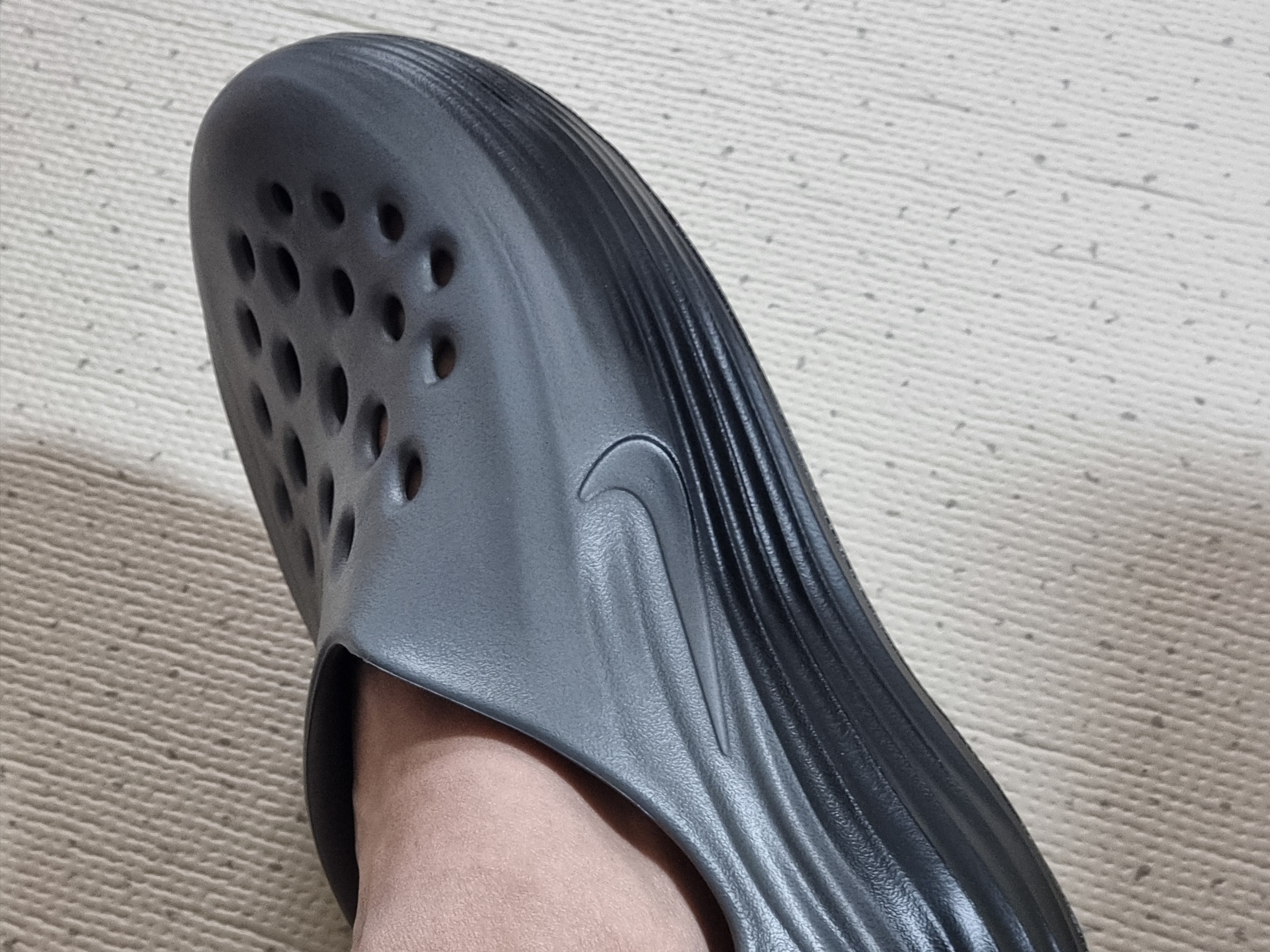 Nike ReactX Rejuven8 Black Cool Grey 착용 스타일