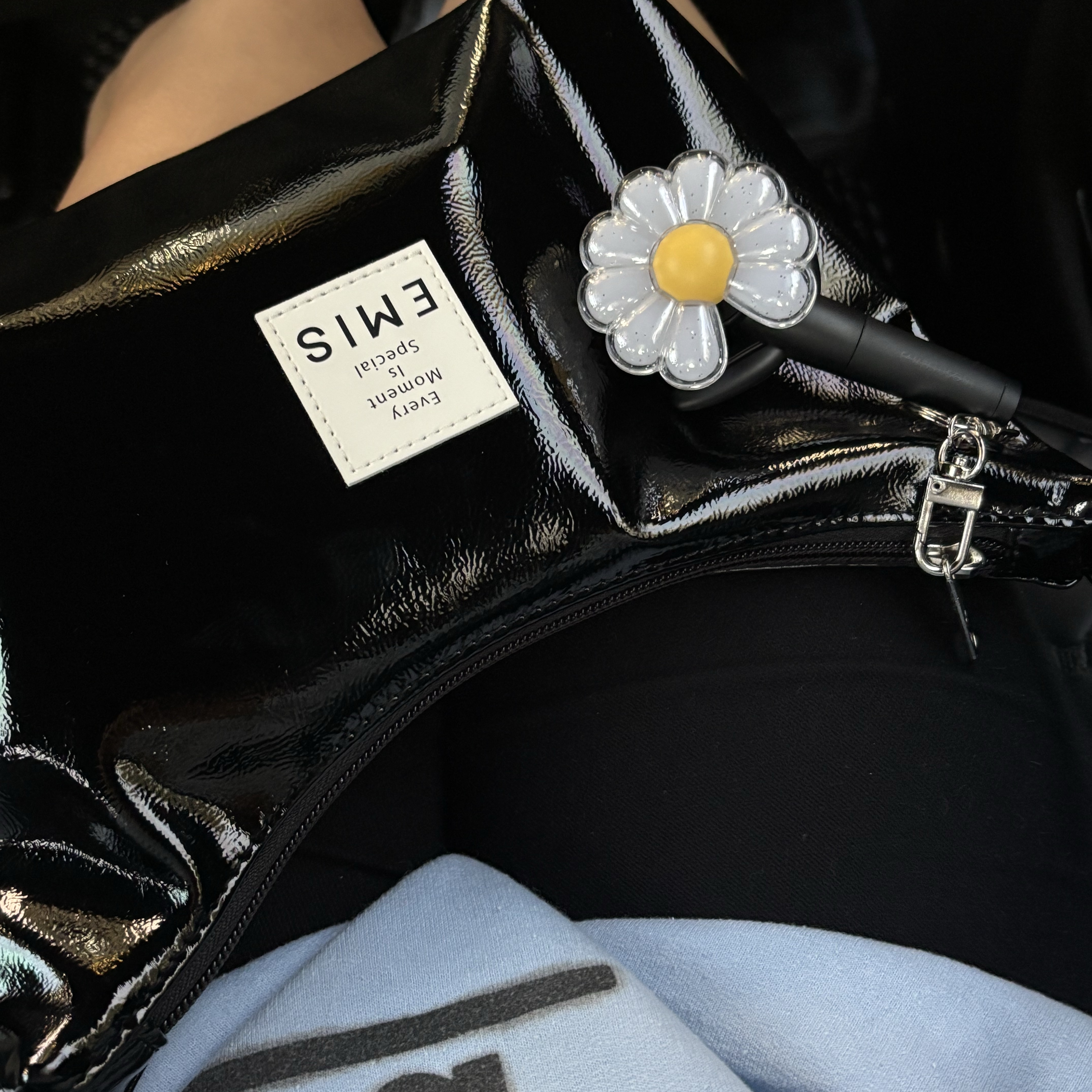 G-DRAGON Ubermensch Official Mini Light Keyring 착용 스타일