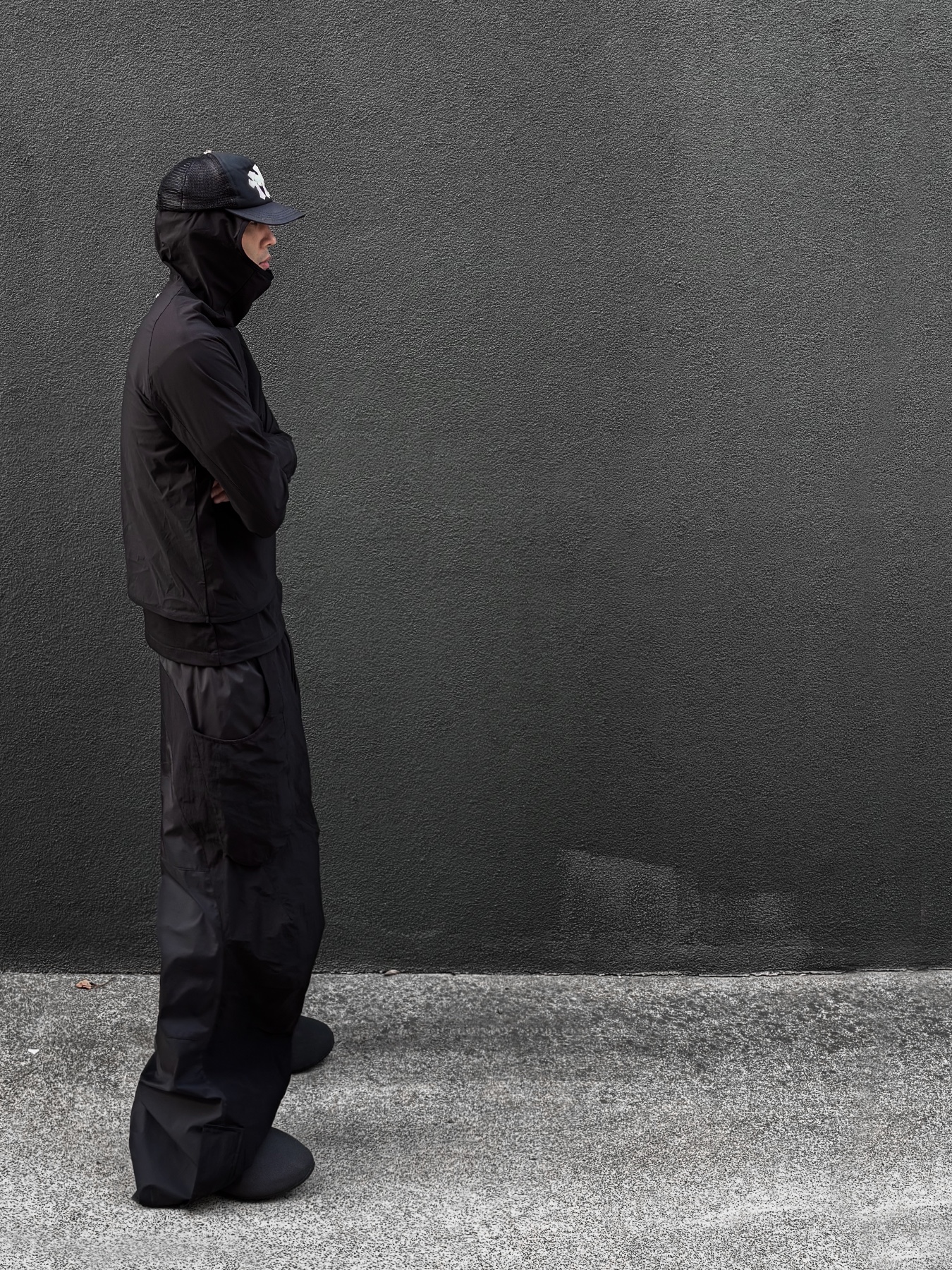Wapworks Denier Curved Track Pants, Adidas Yeezy Knit RNR Fade Onyx 착용 스타일 - 2