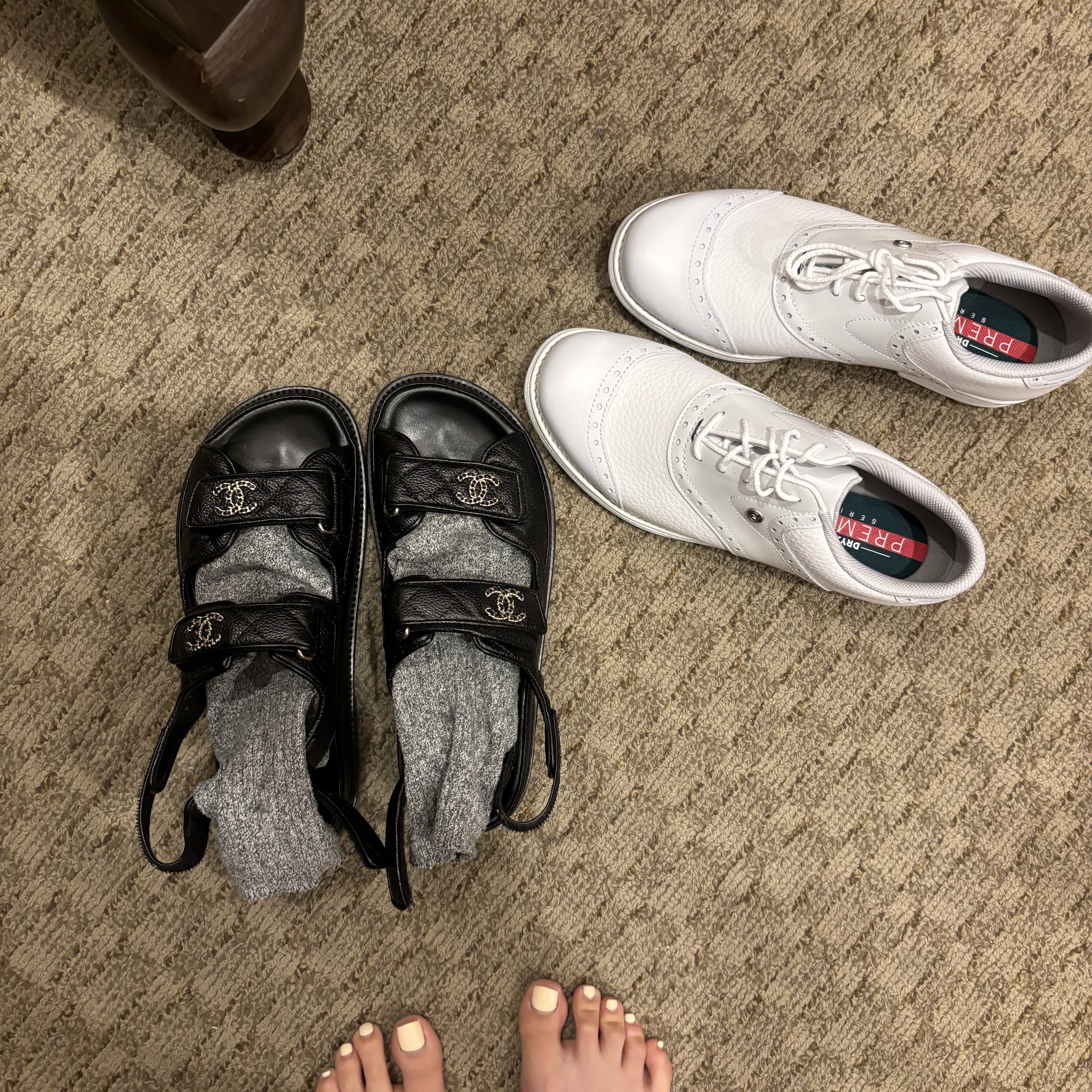 (W) Chanel Sandals Grained Calfskin & Black 착용 스타일