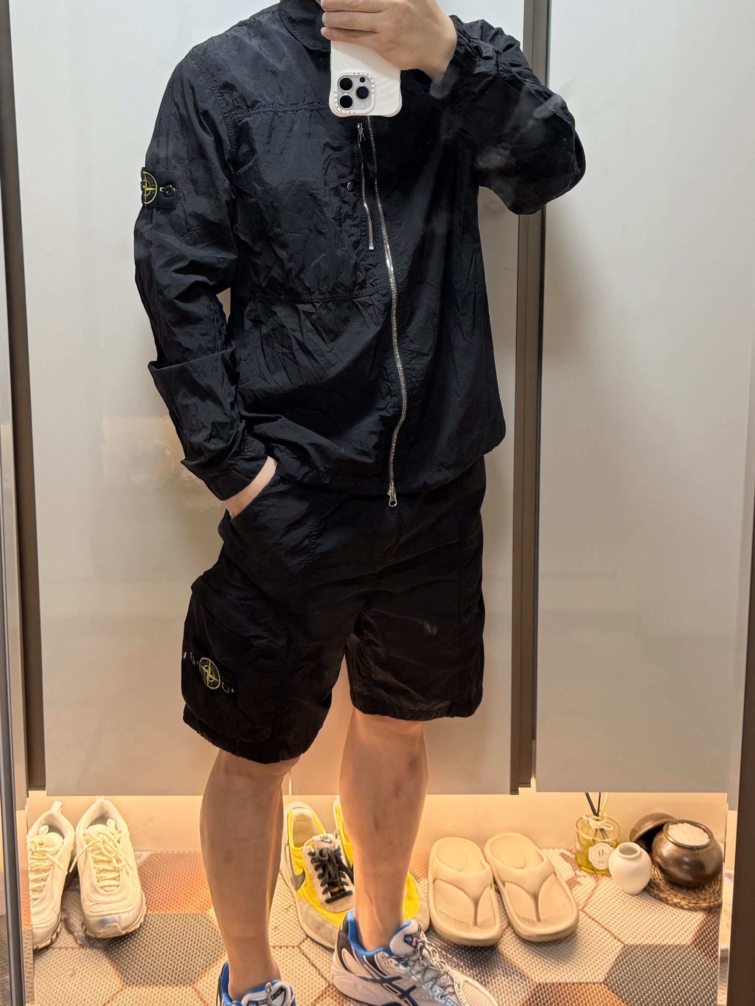 Stone Island L100007 Nylon Metal in Econyl Comfort Fit Cargo Bermuda Shorts with Elasticated Waistband Black - 25SS, Asics Gel-Nimbus 10.1 White Directoire Blue 착용 스타일