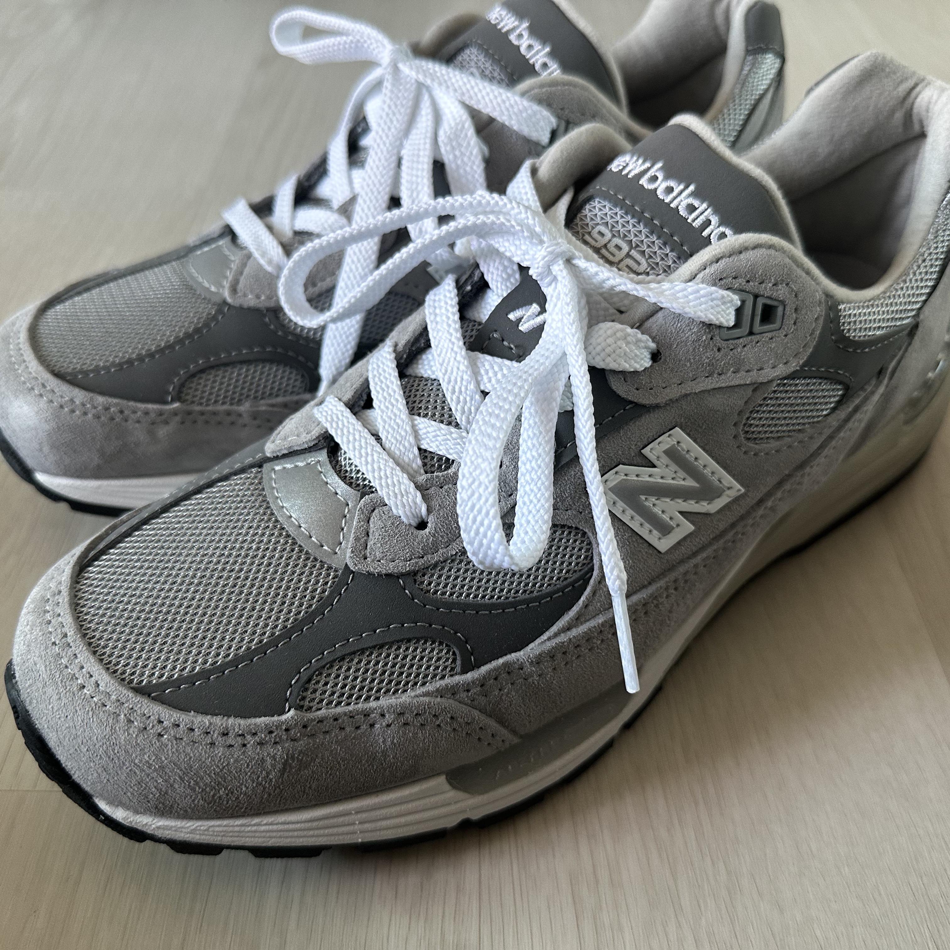 New Balance 992 Made in USA Core Grey Silver Metallic, New Balance 990v6 Made in USA Grey - D Standard 착용 스타일