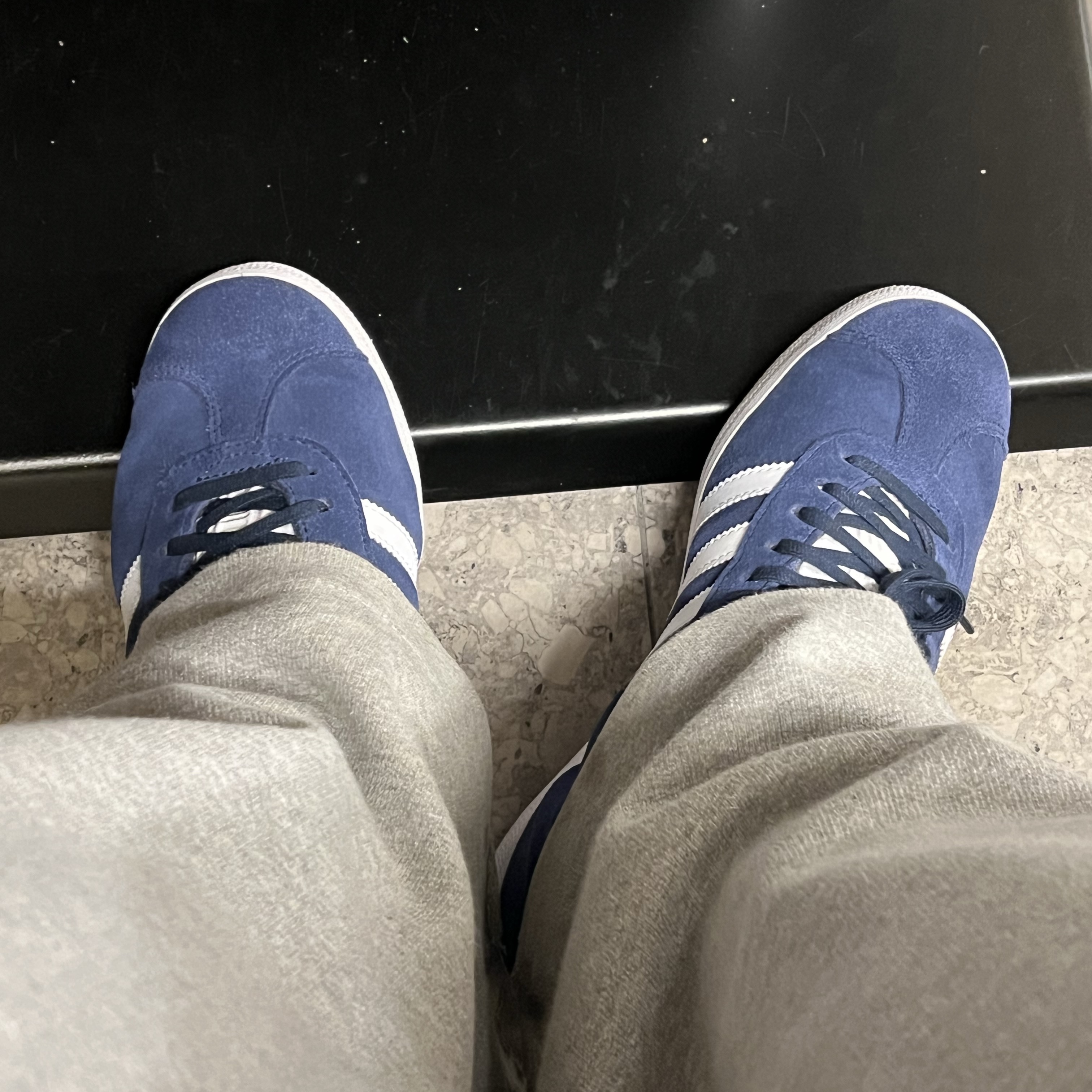 Adidas Gazelle Collegiate Navy 착용 스타일 - 1