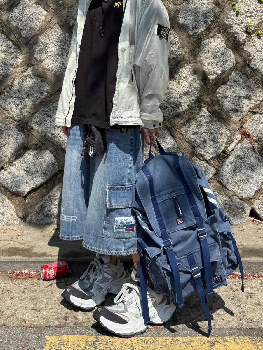 SPORT CHAMBER SC Sporty Rucksack Navy, (W) Balenciaga Cargo Sneakers White Grey 착용 스타일 - 2
