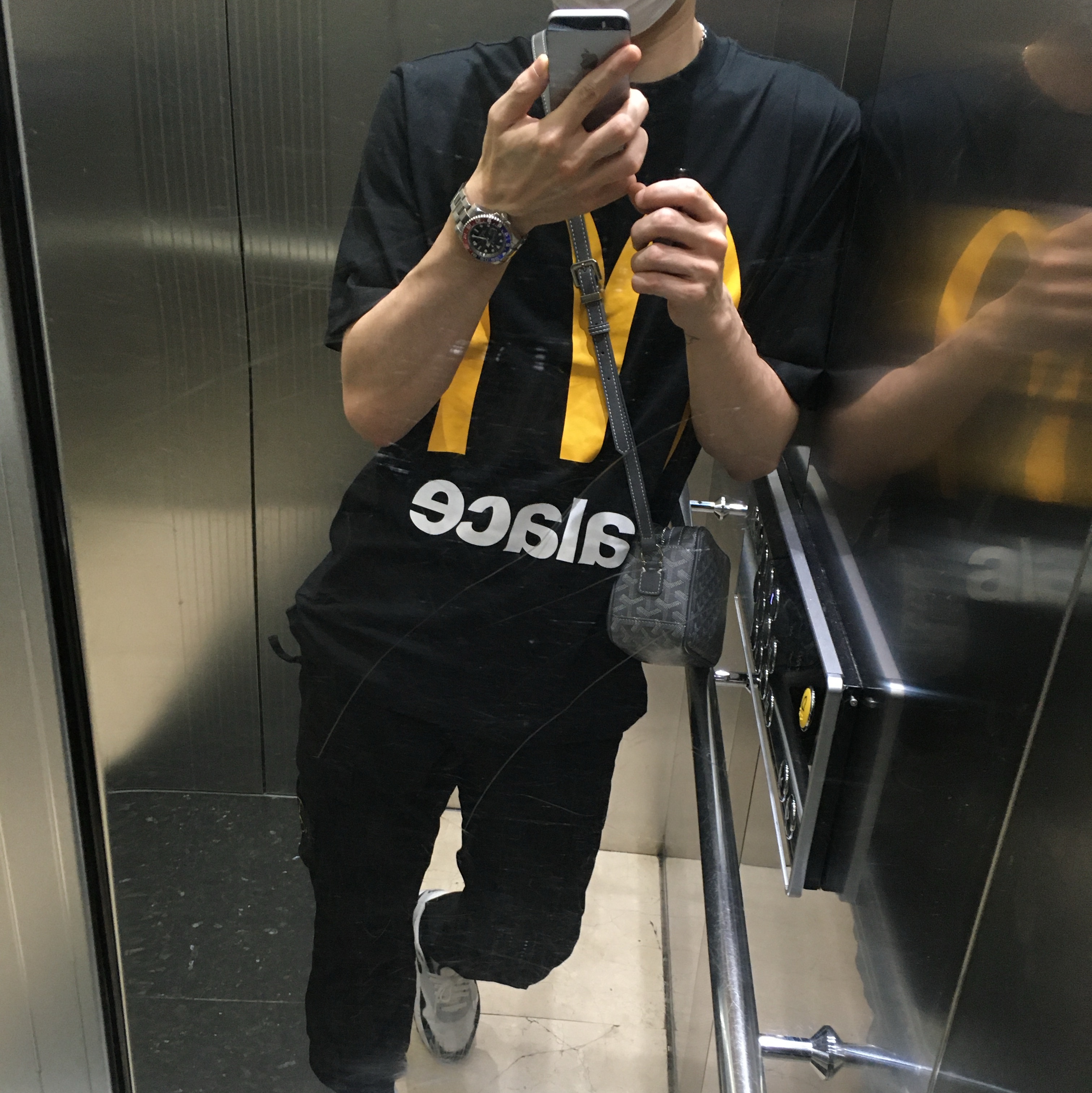 Palace x McDonald's Logo T-Shirt Black - 23FW, Goyard Cap-Vert PM Bag Grey 착용 스타일