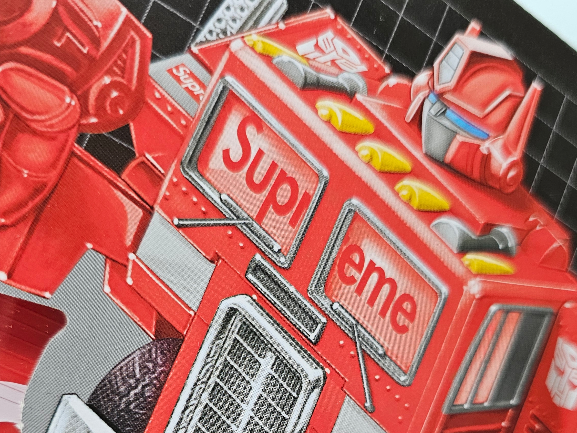 Supreme x Transformers G1 Optimus Prime Figure Red - 25SS 착용 스타일 - 1