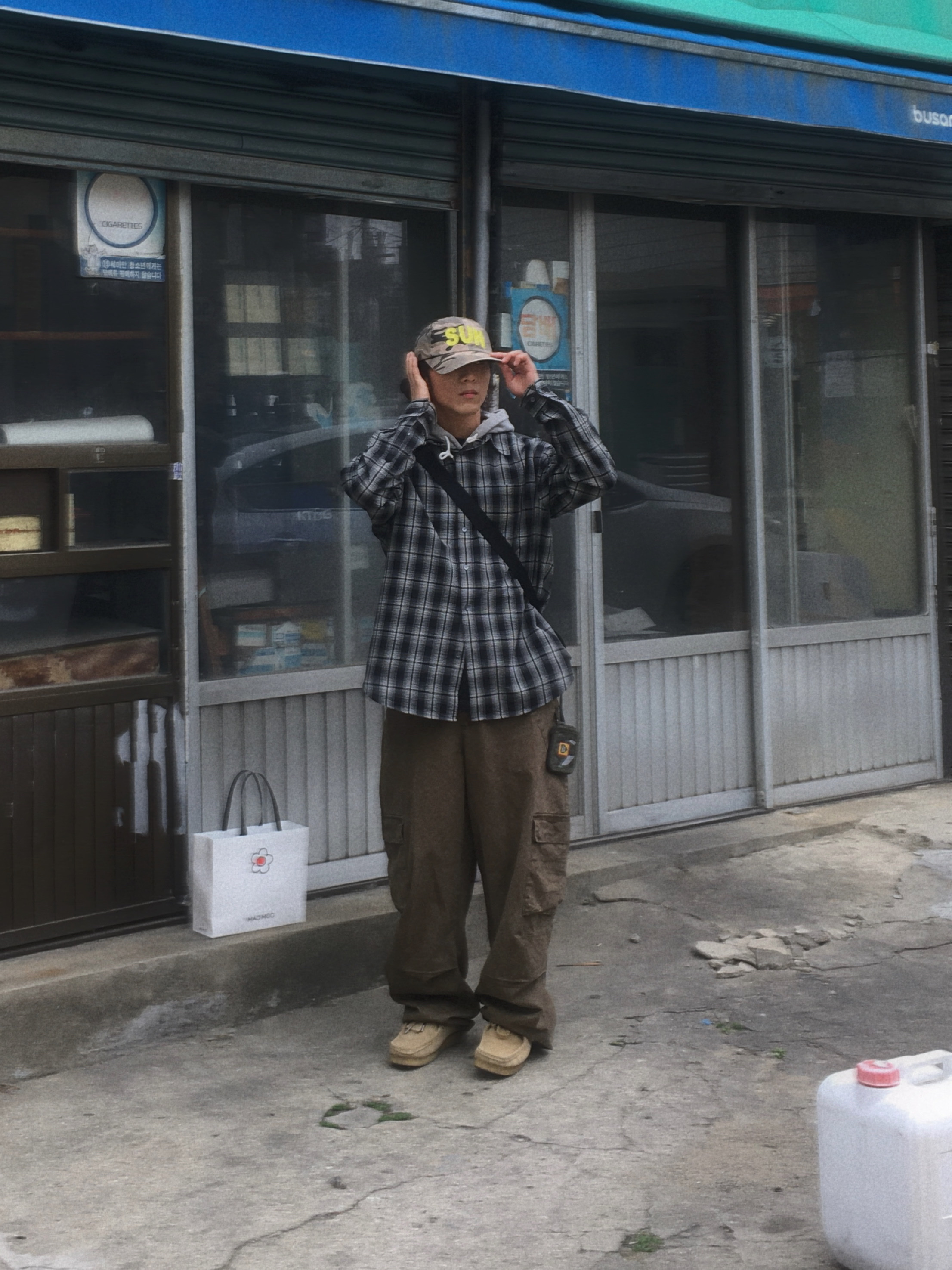 noun Washed Cargo Pants Khaki 착용 스타일 - 2