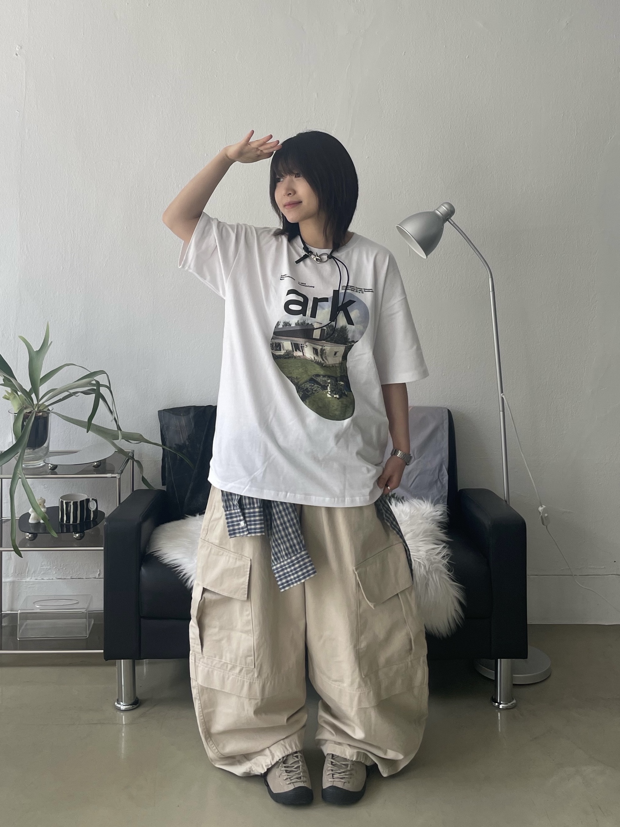 (W) Keen Jasper Suede Sneakers Silver Mink, Our Legacy Ladon Leather Keychain Black 착용 스타일 - 1