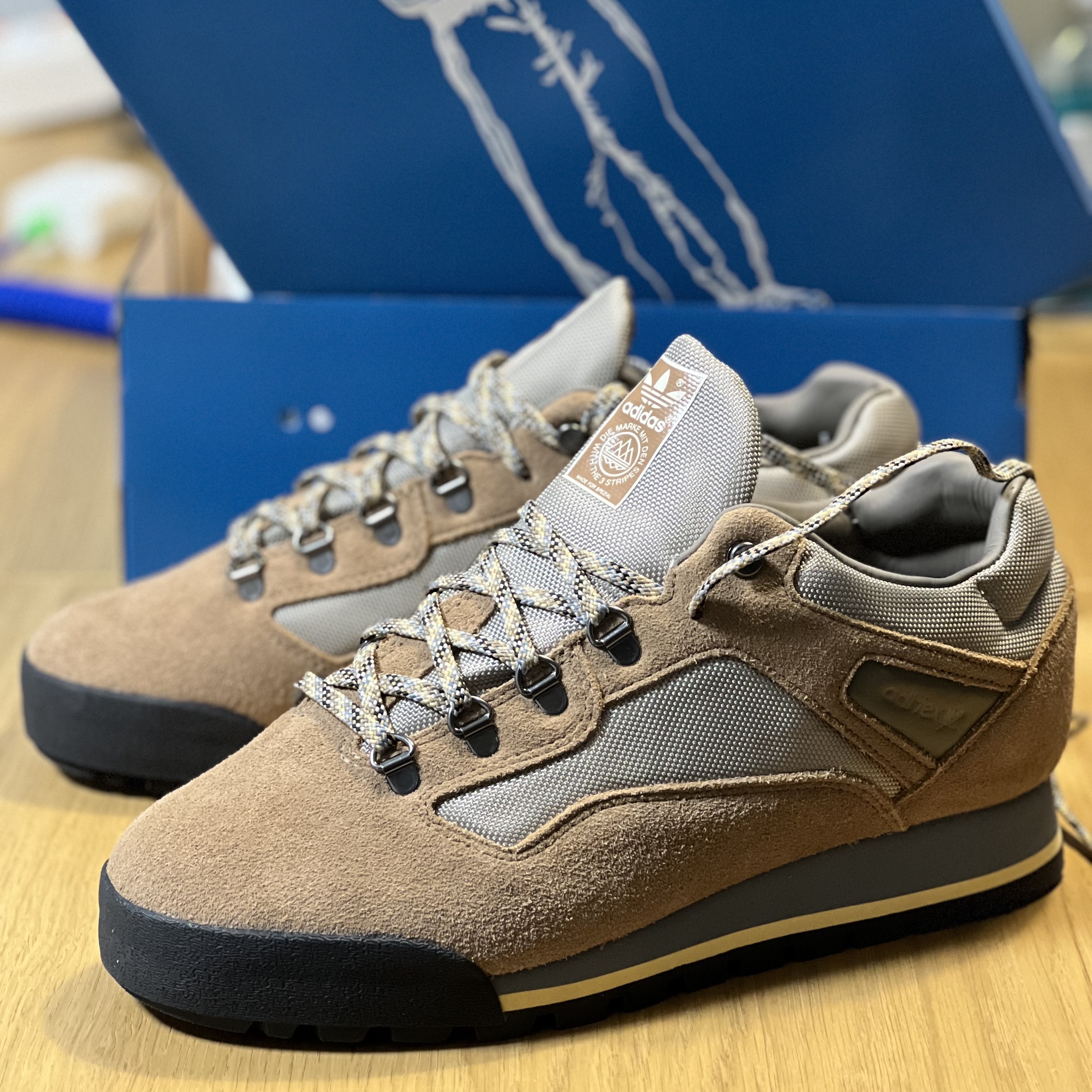 Adidas x C.P. Company Helvellyn Spezial Cardboard Light Brown 착용 스타일 - 1