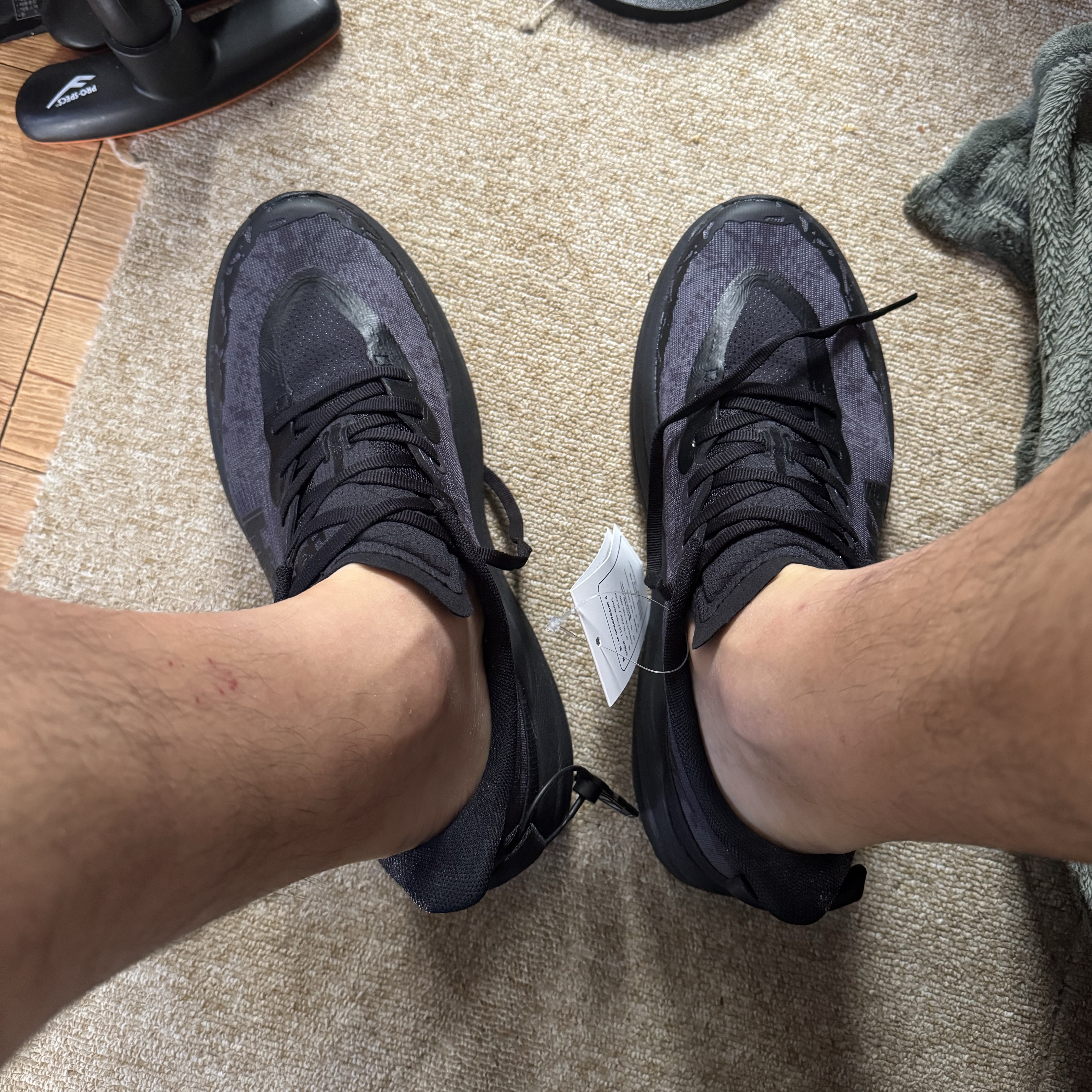 Hoka Speedgoat 6 Black 착용 스타일 - 2