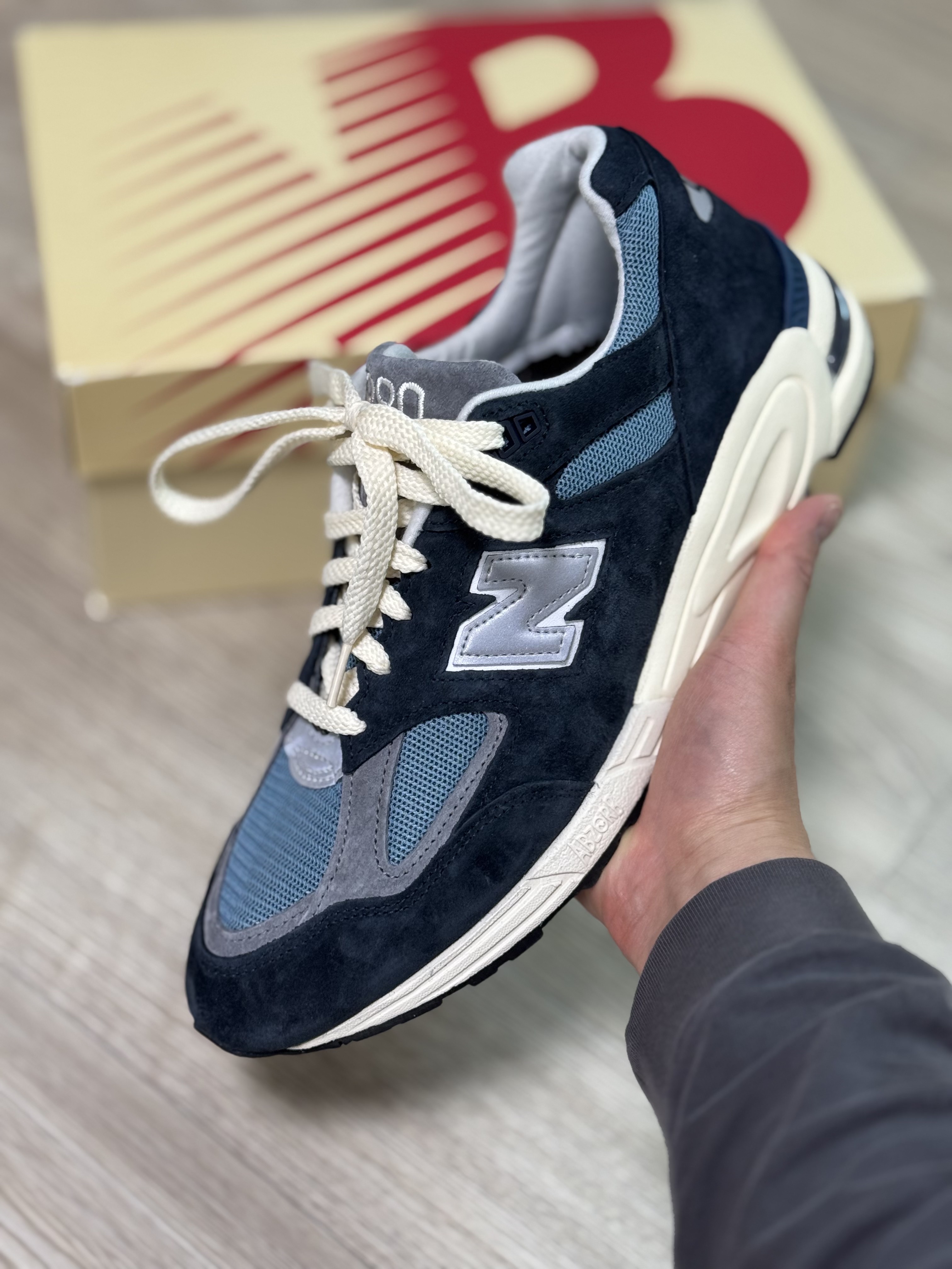 New Balance 990v2 Made in USA Navy Castlerock 착용 스타일