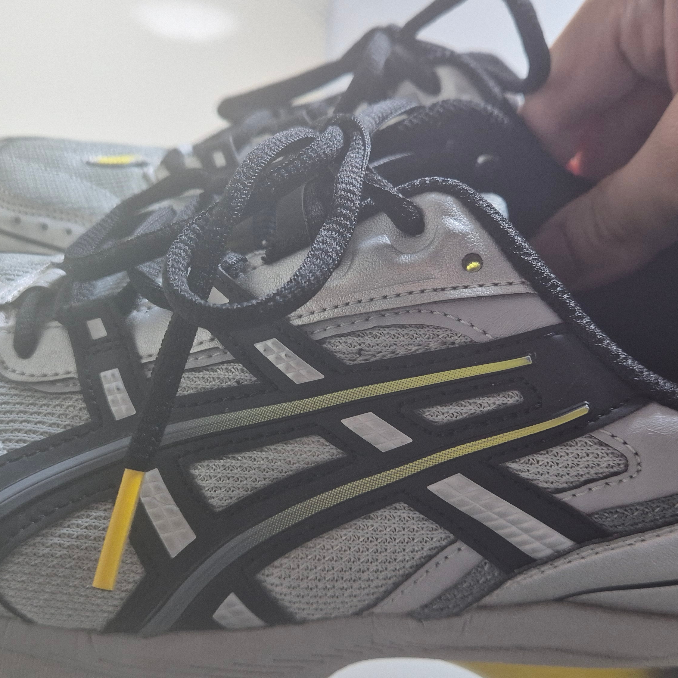 Asics Gel-1090 Mid Grey Black 착용 스타일