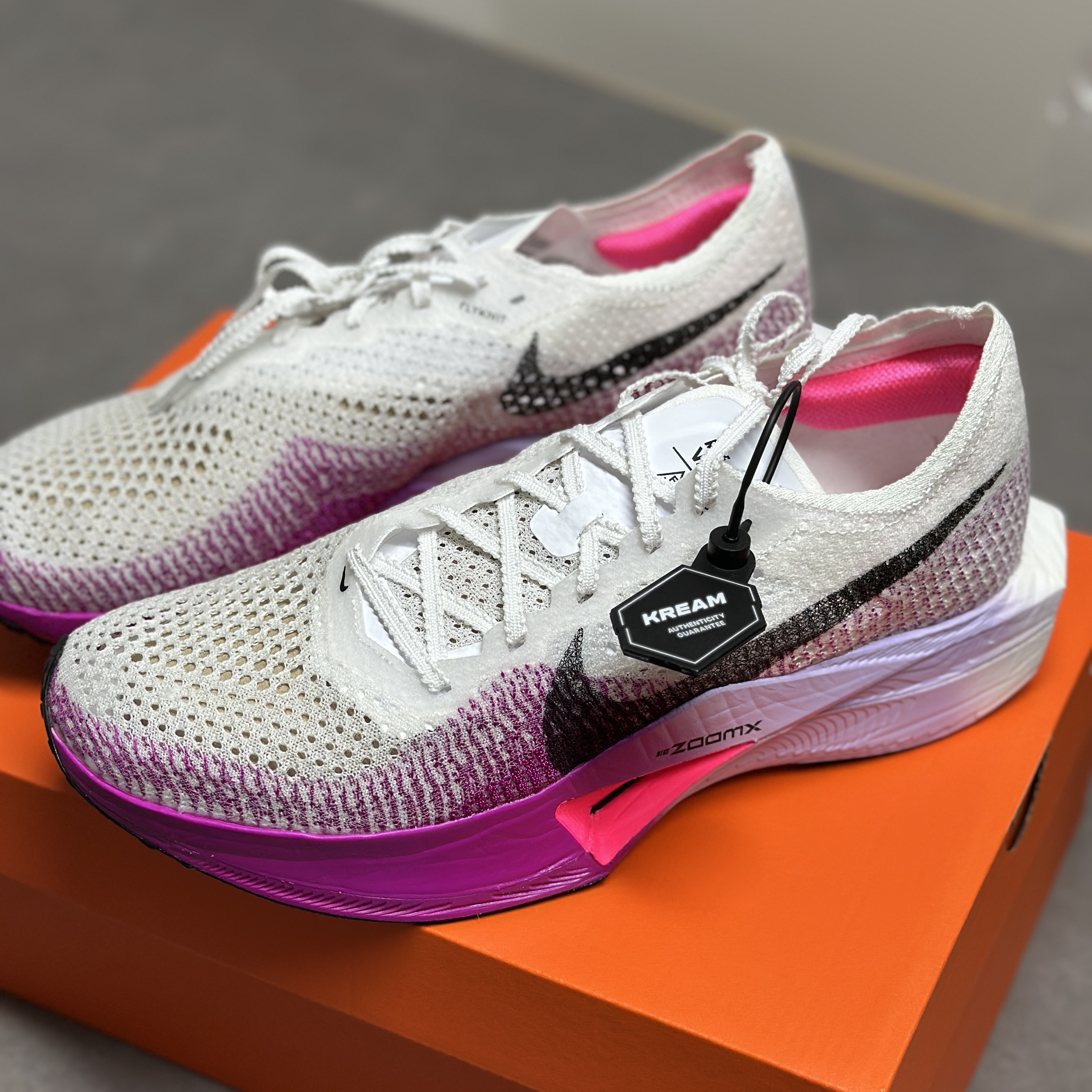 Nike ZoomX Vaporfly Next% 3 White Vivid Purple 착용 스타일