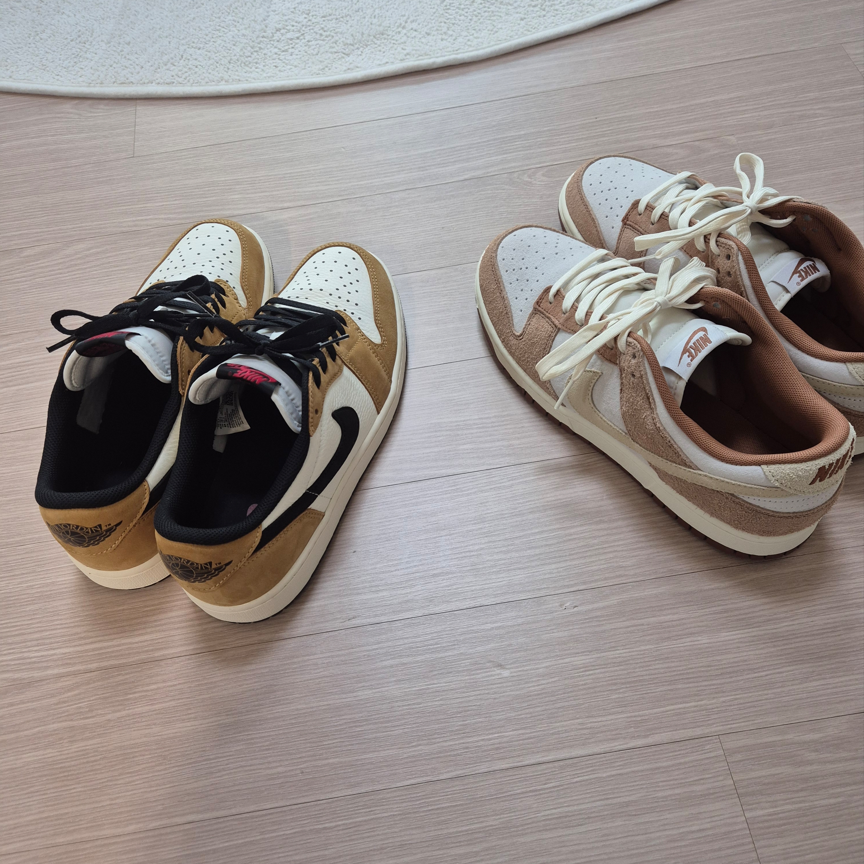 Jordan 1 Low OG Sail and Golden Harvest, Nike Dunk Low Pro Premium Medium Curry 착용 스타일 - 2