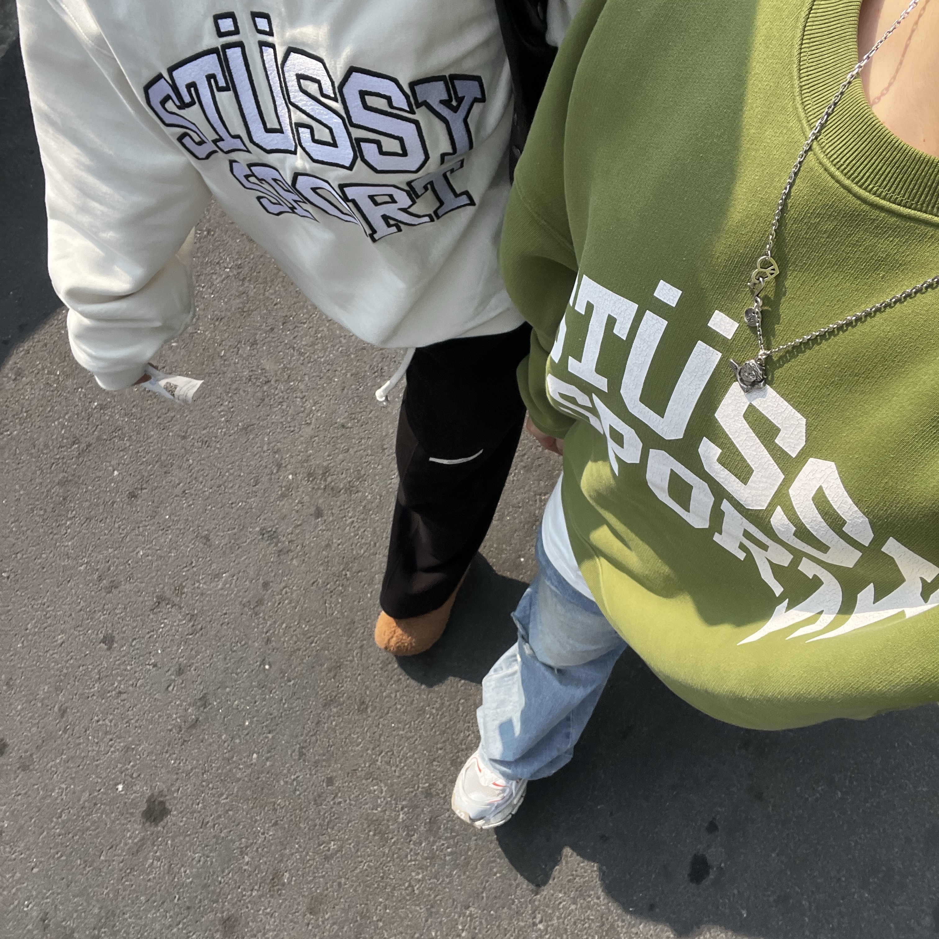 Stussy Sport Relaxed Oversized Crew Crew Ivory, Stussy Big Crackle Sport Crew Washed Green 착용 스타일