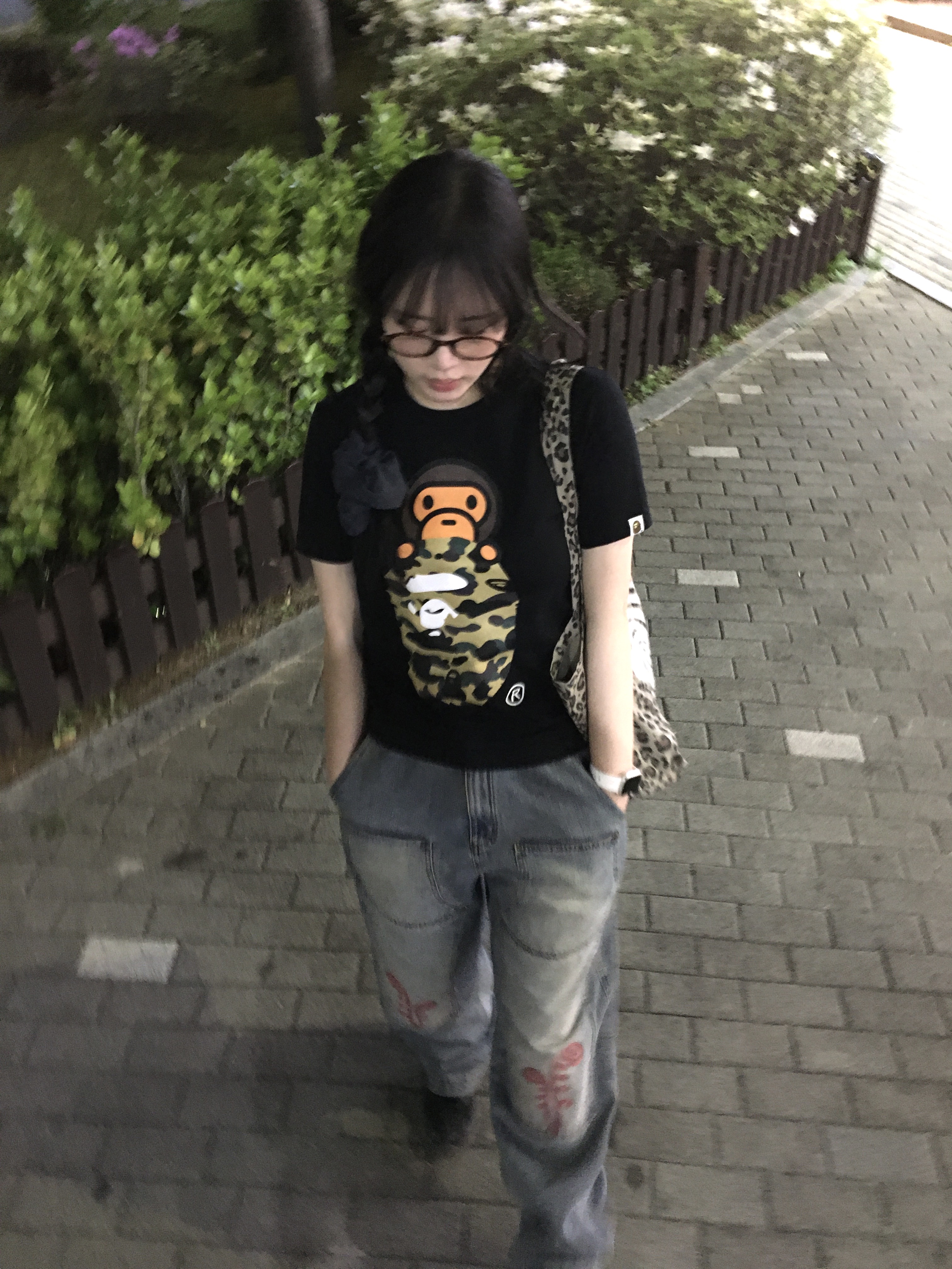 Karactor Ptery Double Knee Pants Washed blue, (W) BAPE 1st Camo Milo on Ape Head T-Shirt Black Yellow 착용 스타일 - 1