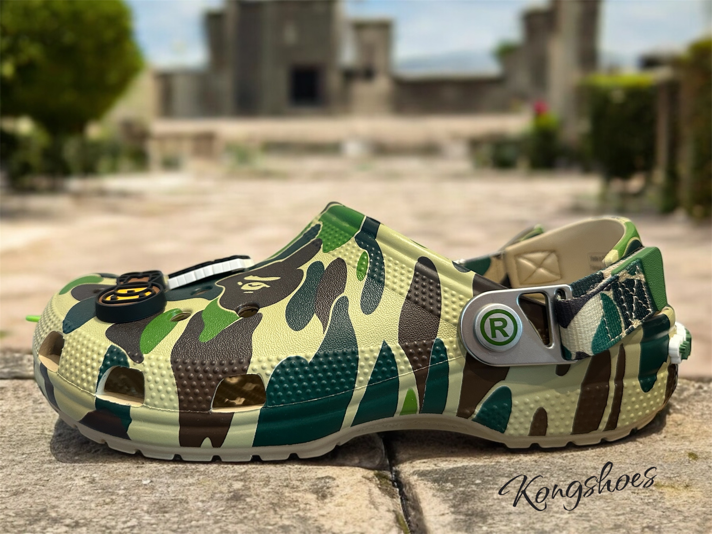 Crocs x BAPE Classic Clog Chai 착용 스타일