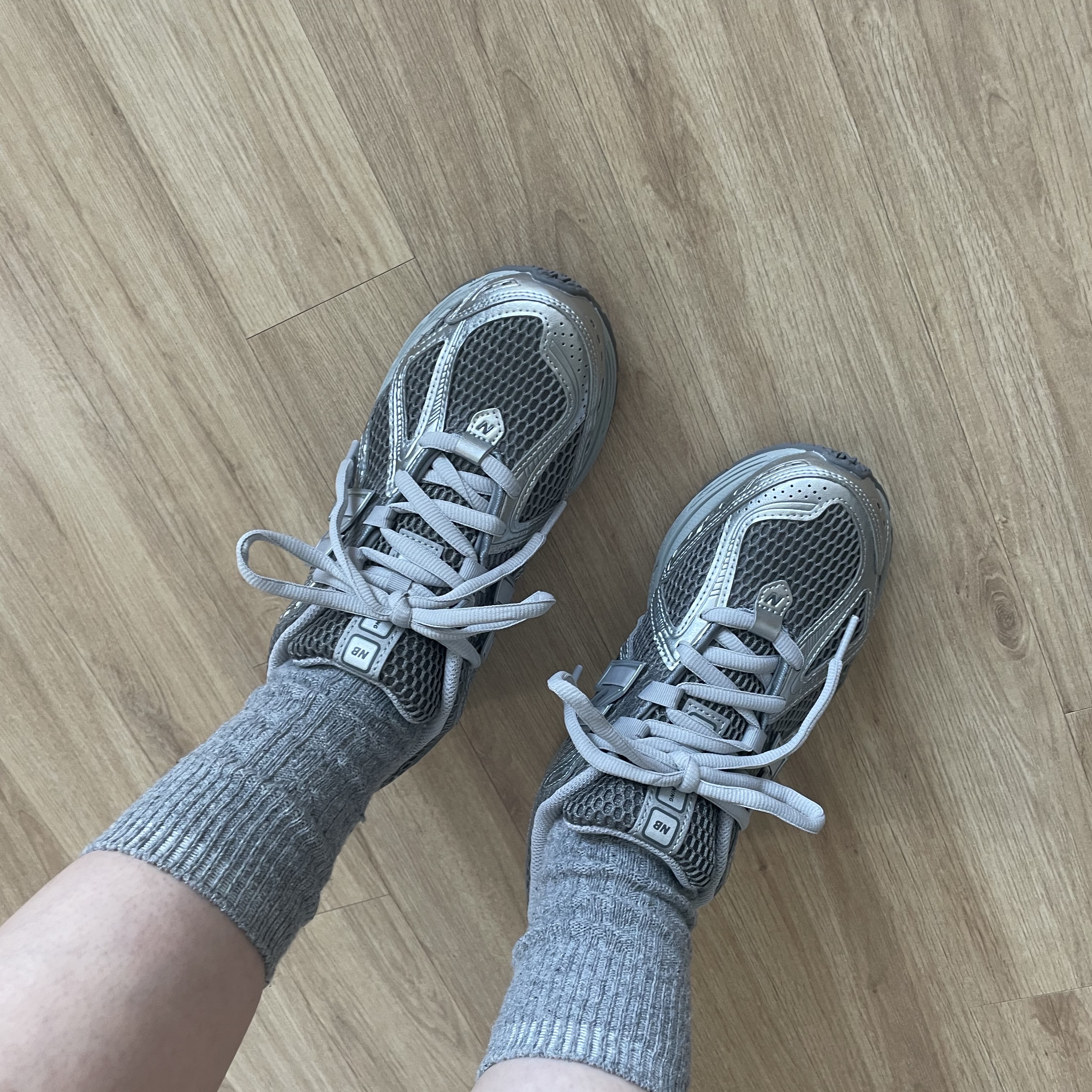 New Balance 1906R Harbor Grey Silver Metalic 착용 스타일
