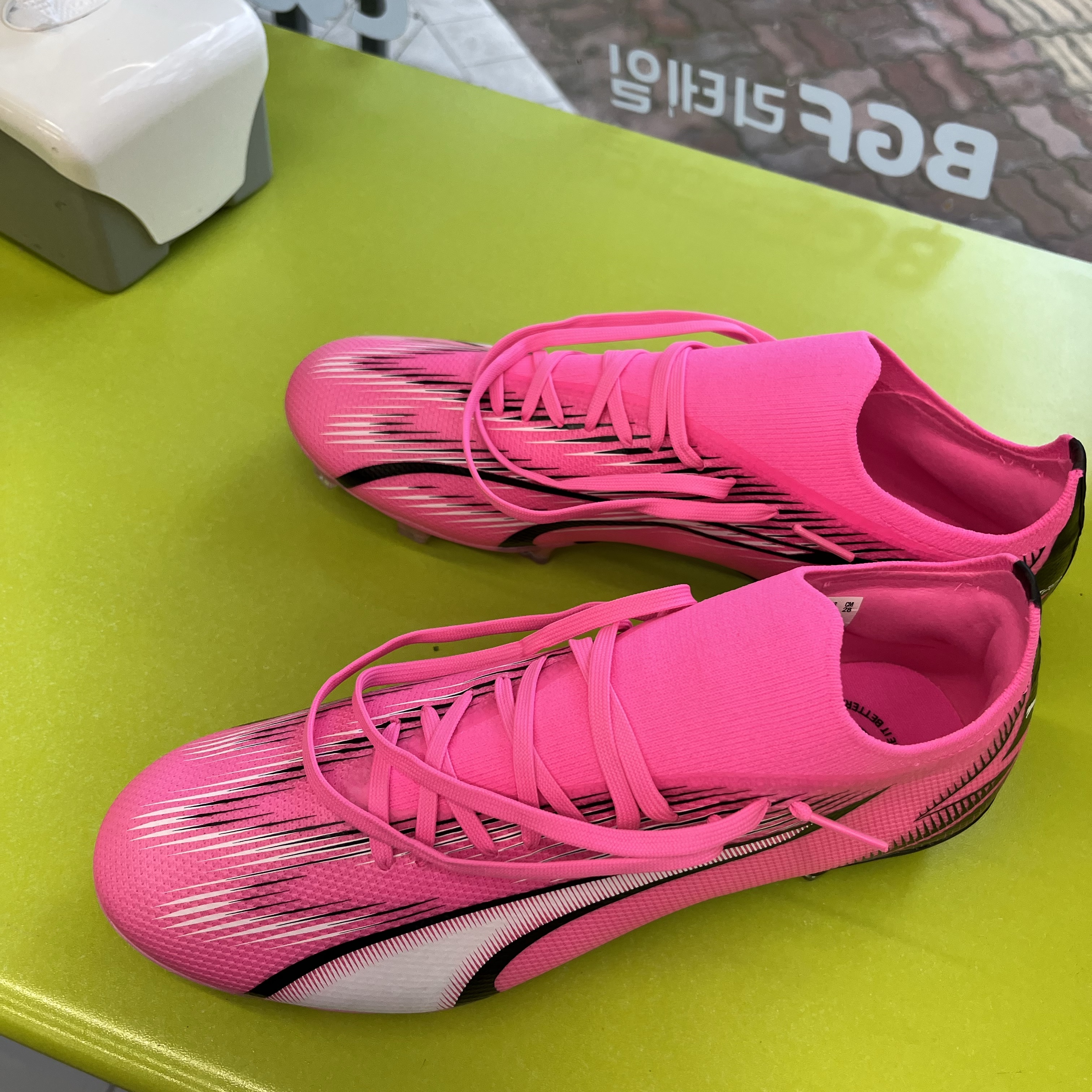 Puma Ultra Match FG/AG Poison Pink White 착용 스타일 - 2