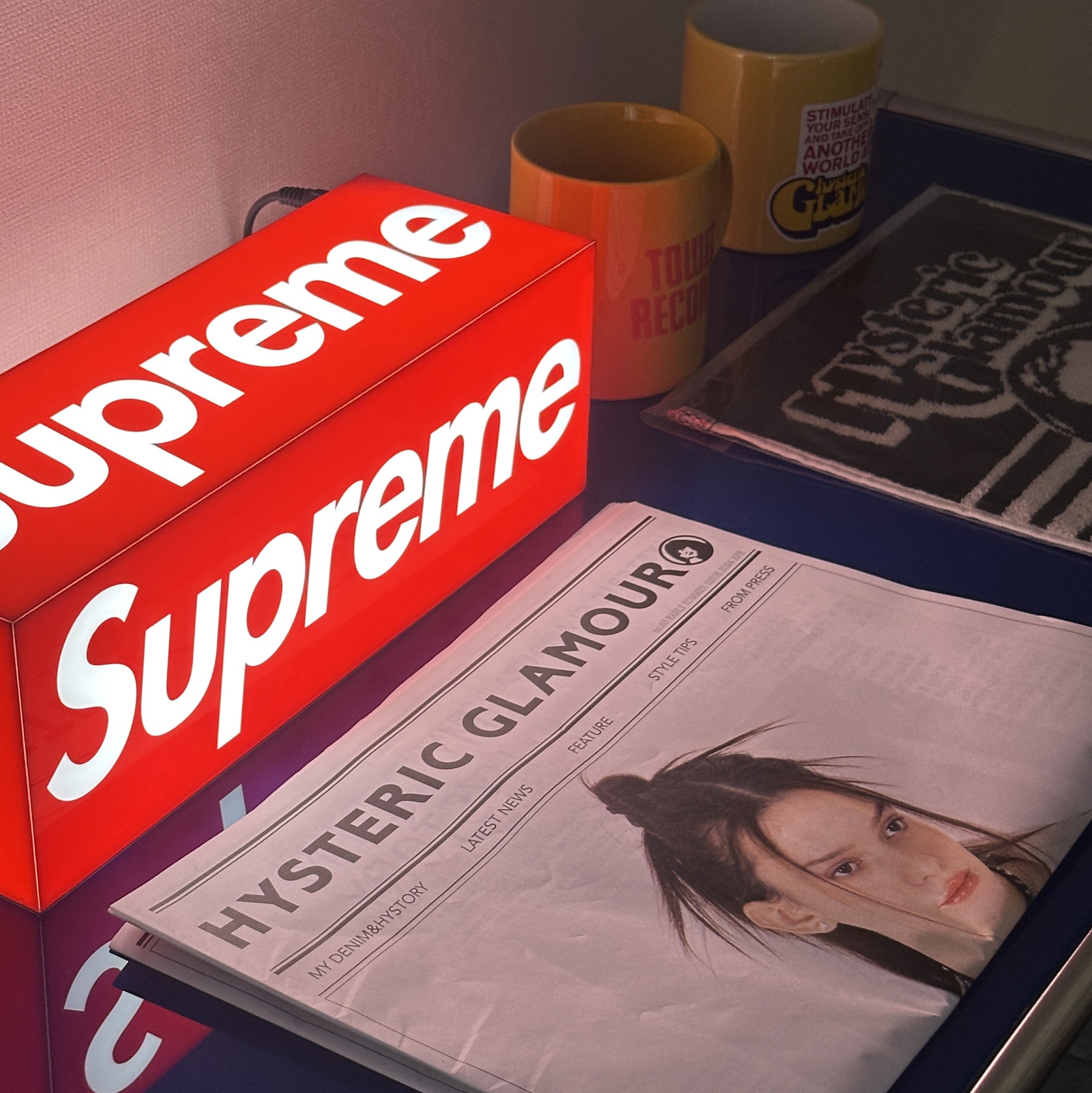 Supreme Box Logo Lamp Red (Korean Ver.) - 23FW 착용 스타일