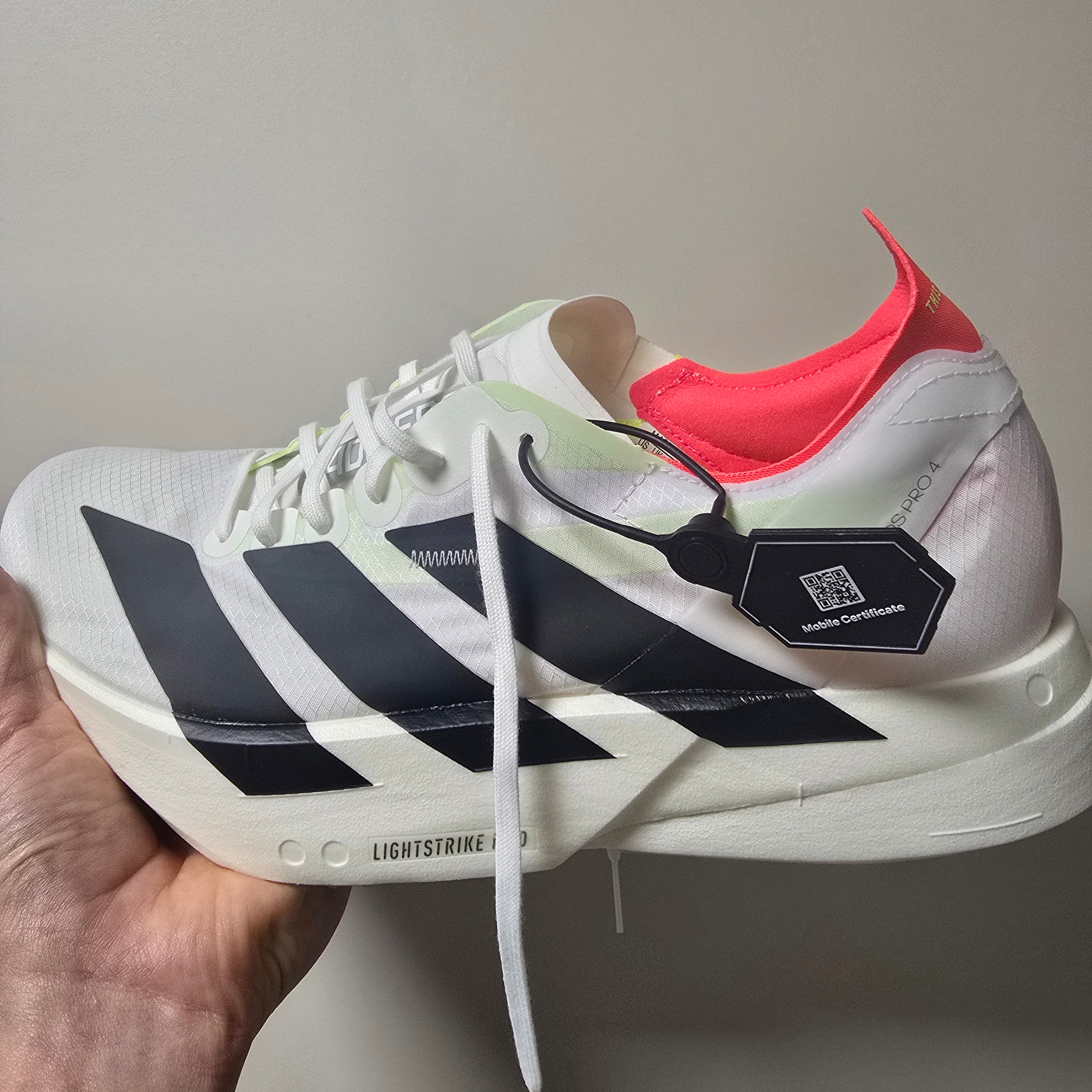 Adidas Adizero Adios Pro 4 Cloud White Core Black 착용 스타일