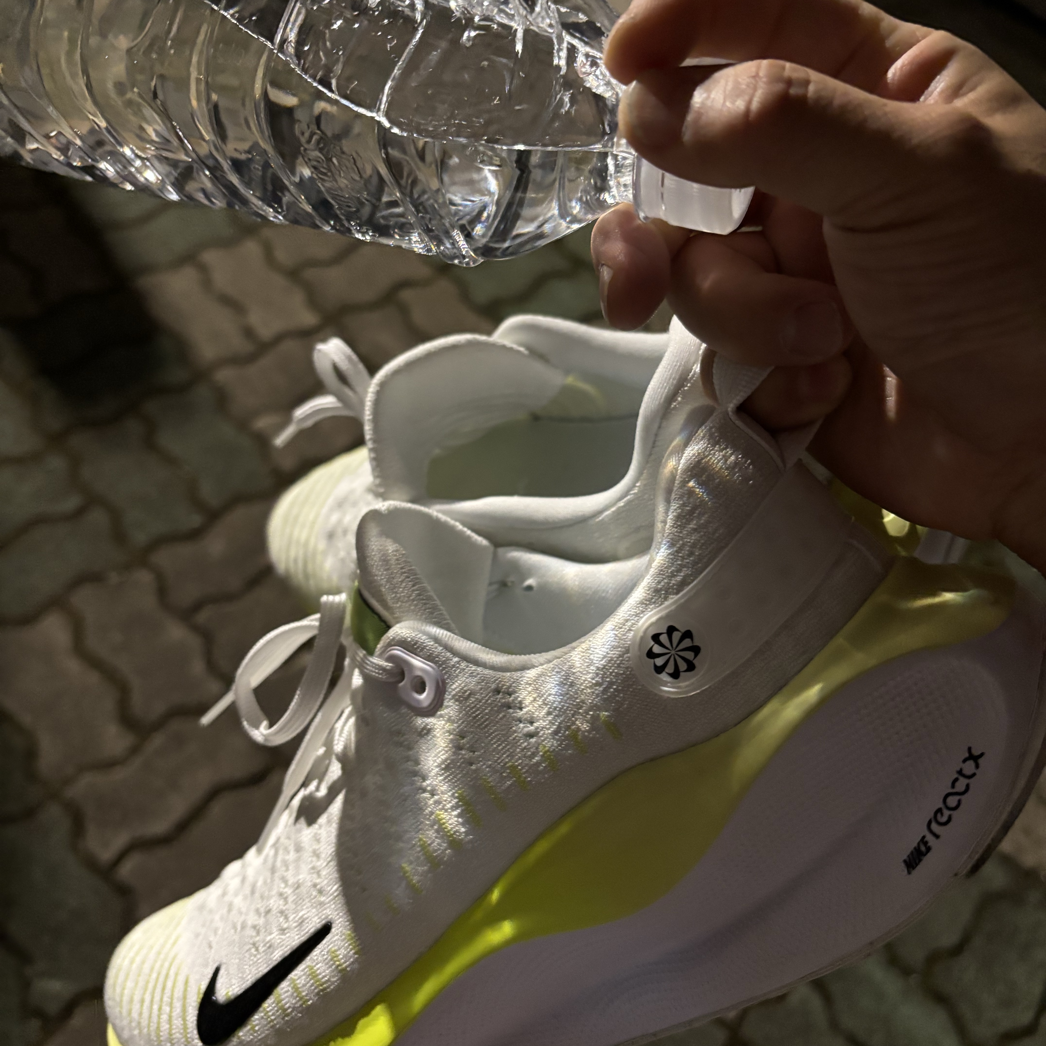 Nike ReactX Infinity Run 4 White Light Lemon Twist 착용 스타일