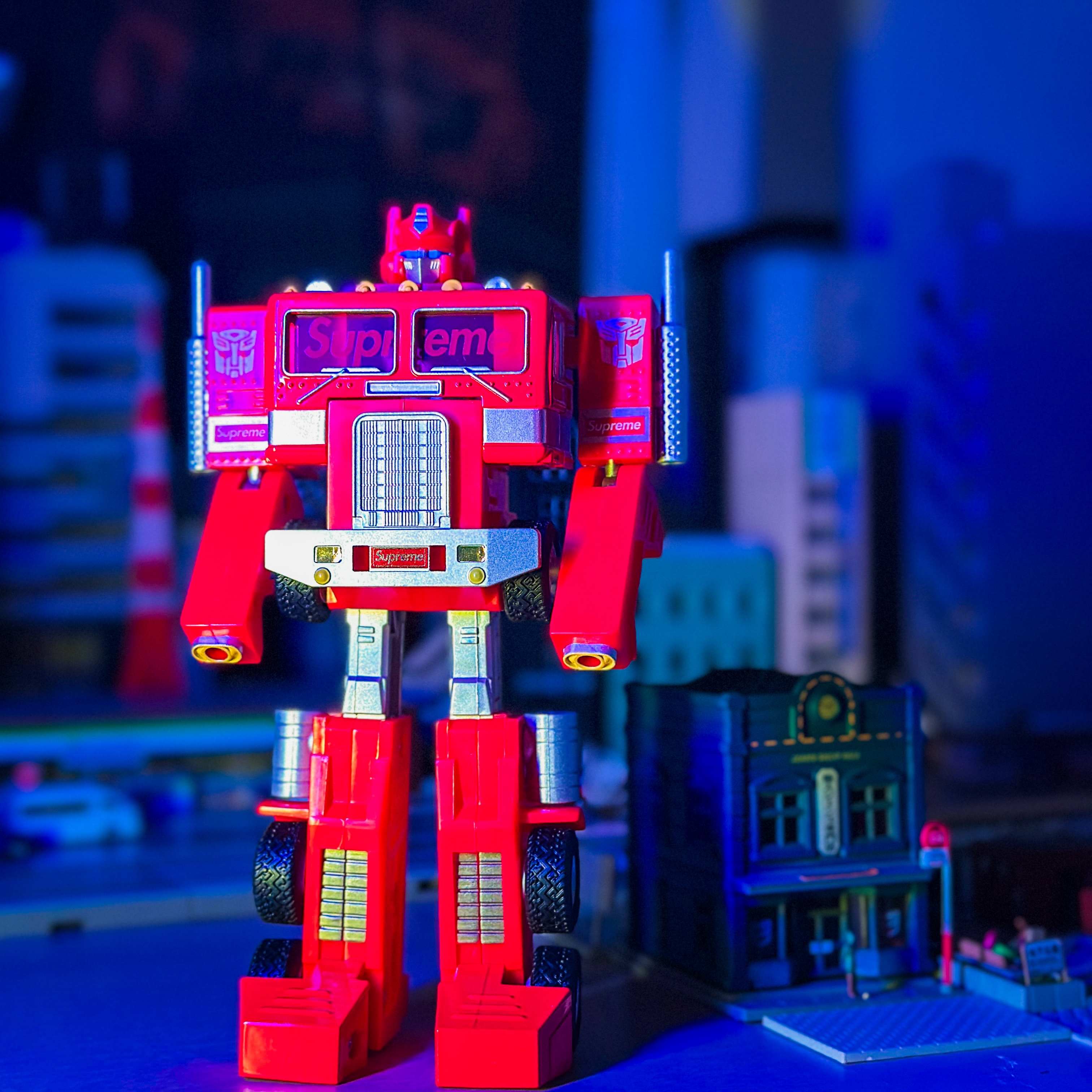 Supreme x Transformers G1 Optimus Prime Figure Red - 25SS 착용 스타일 - 3