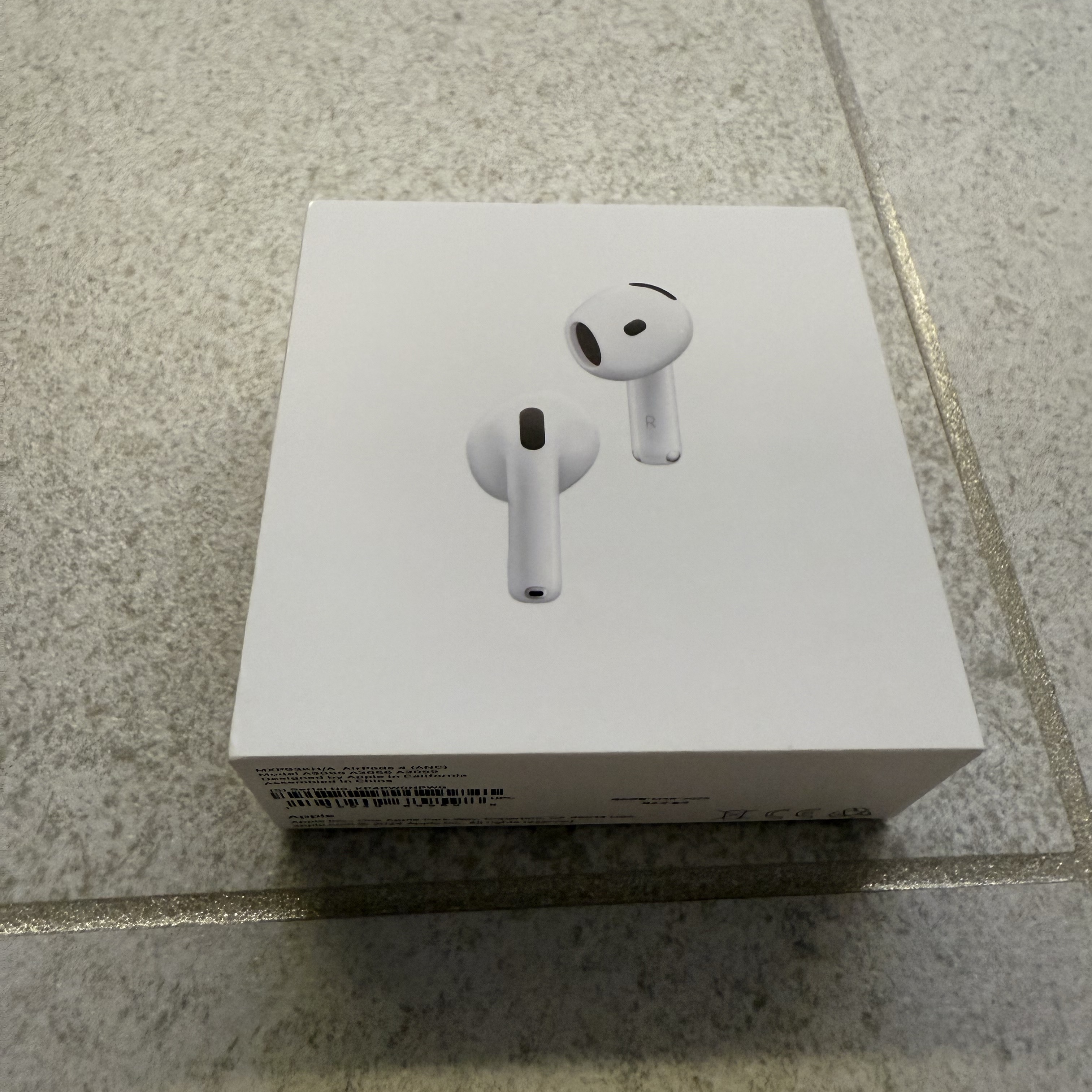 Apple AirPods 4th Gen with Active Noise Cancellation (Korean Ver.) 착용 스타일